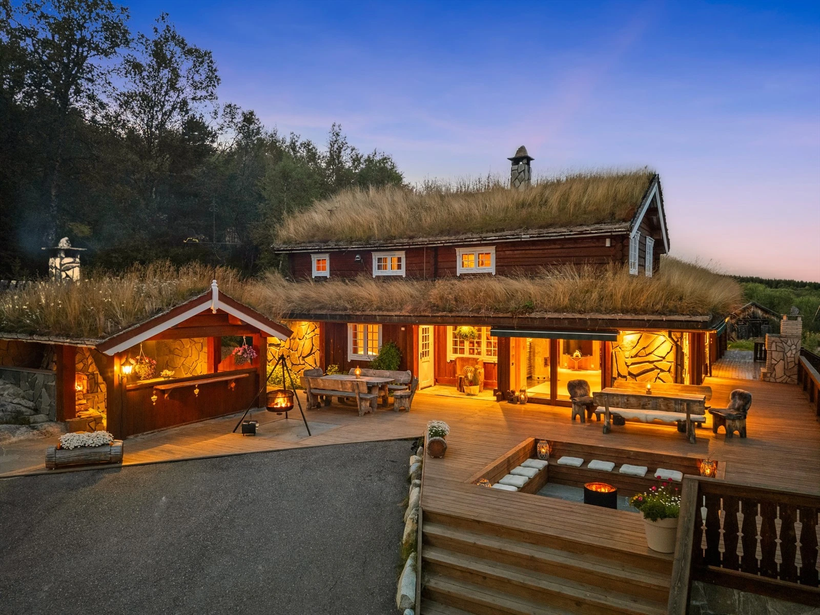 Her er det ikke spart på noe, og eiendommen bærer preg av svært godt håndverk og materialer av høy kvalitet. Galleribilde