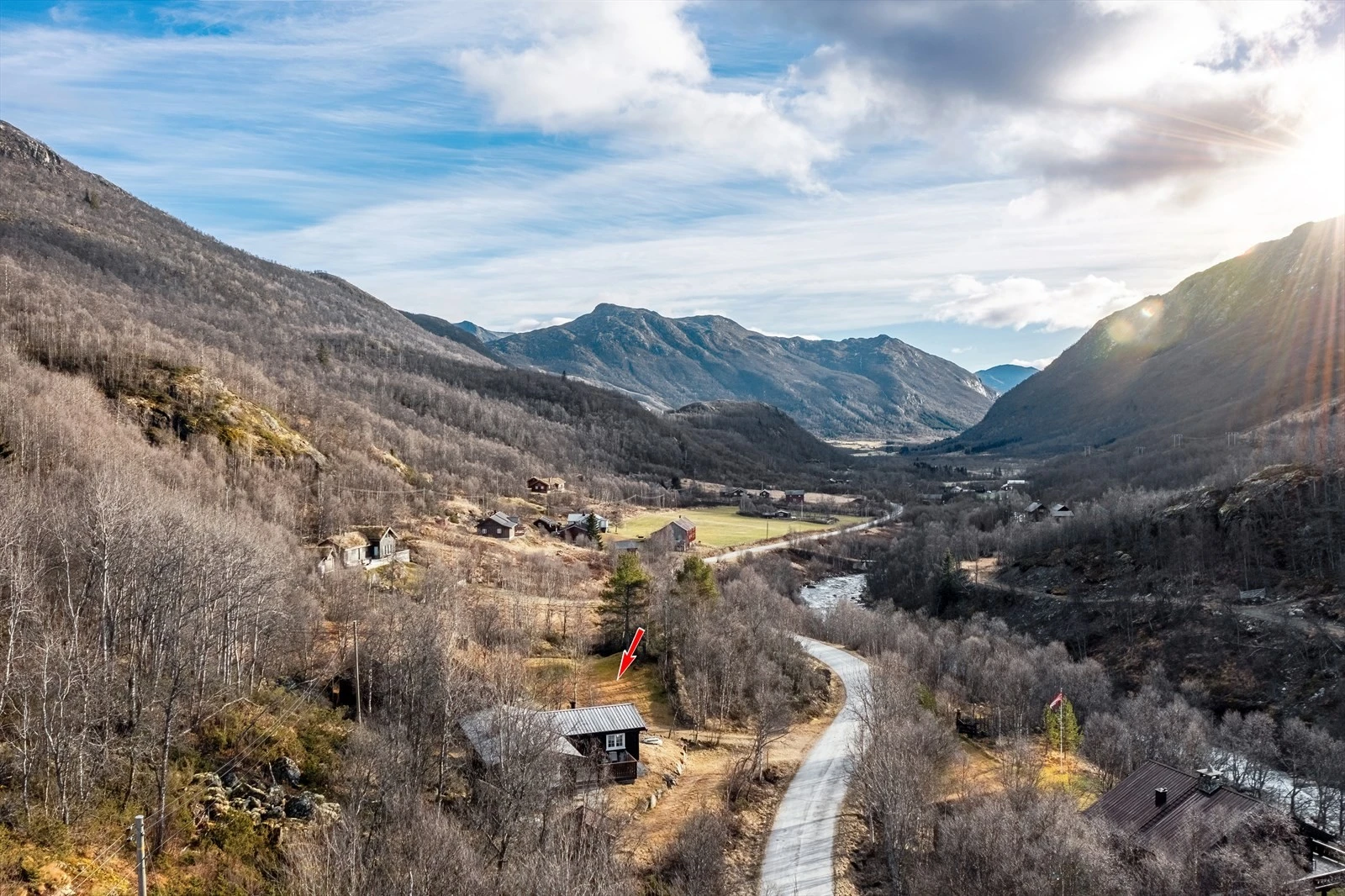 Hyttas beliggenhet i Grøndalen blant de magiske fjella! Galleribilde