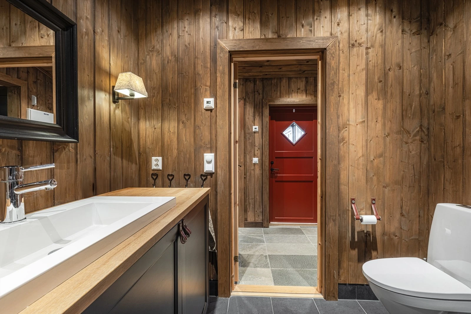 Fra badet mot gangen. Galleribilde