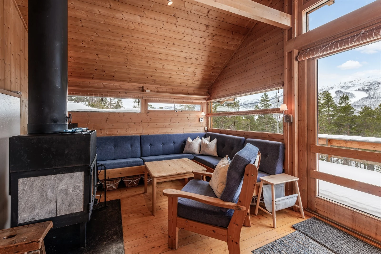 Fra stue har man utgang til terrasse på 17 kvm Galleribilde