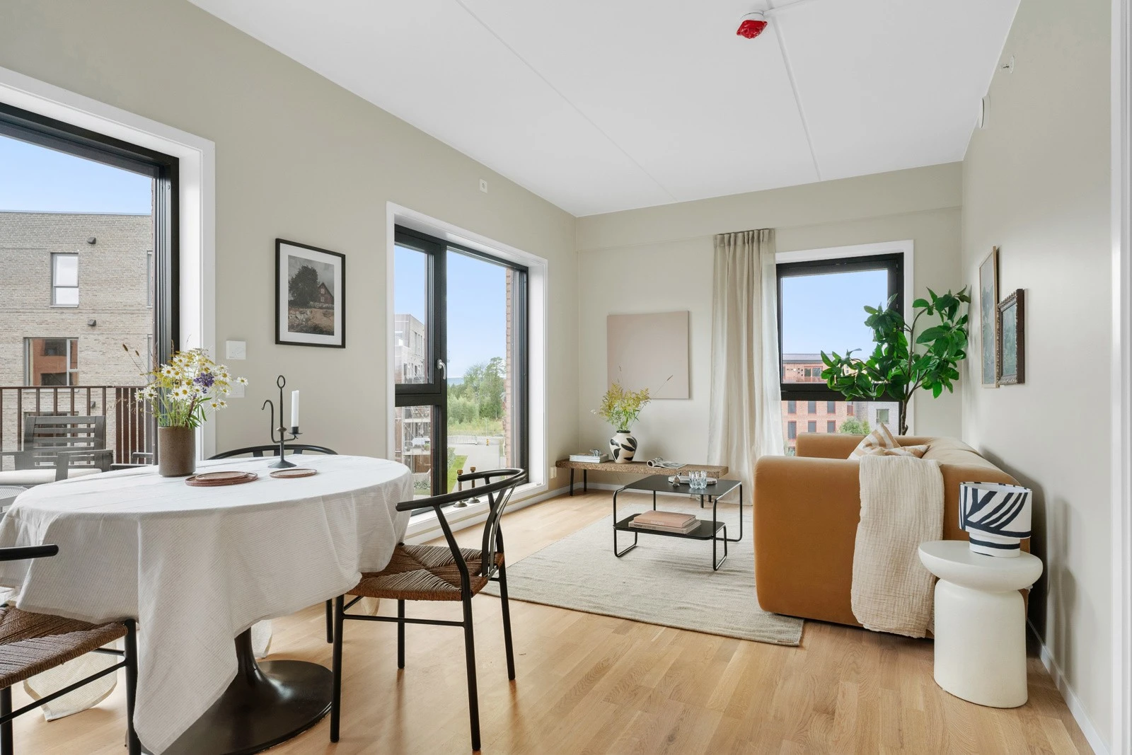 Topp-/hjørneleilighet med sørvestvendt balkong med ypperlige solforhold, heis og mulighet for kjøp/leie av garasjeplass Galleribilde