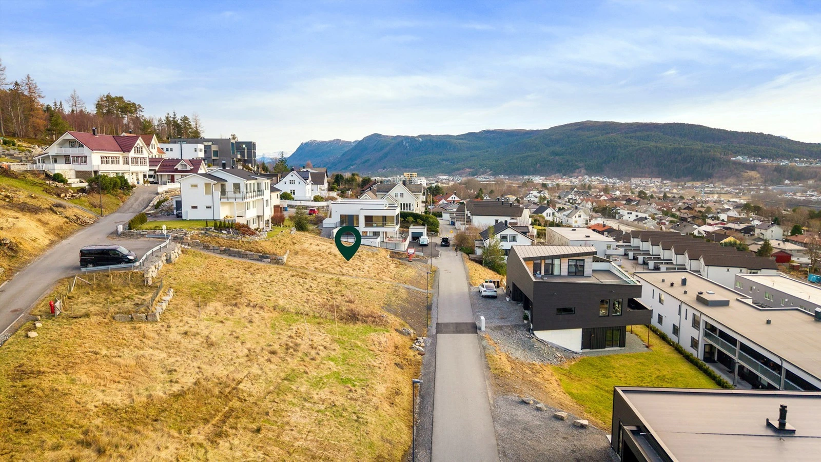 Tomten sett fra vest mot øst Galleribilde