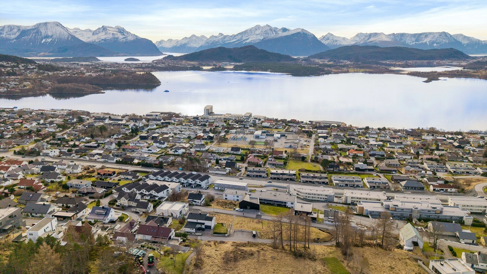 Dronebilde fra nord mot syd Galleribilde