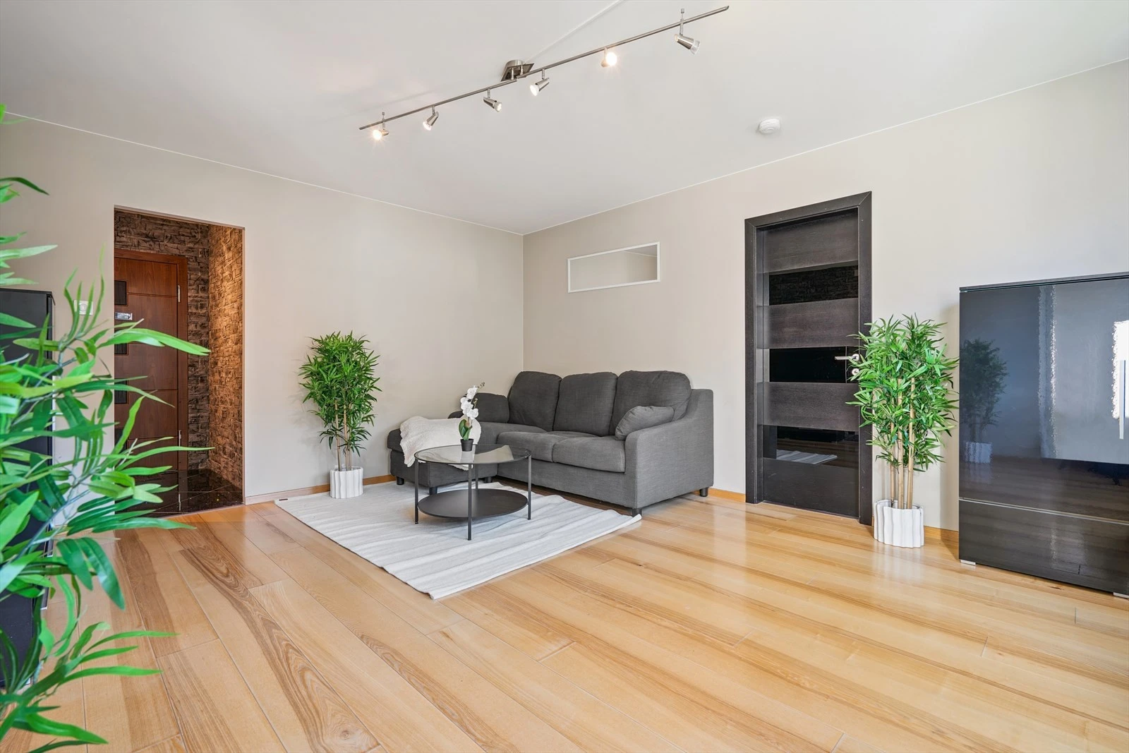 Stue med god plass til møbelgrupper