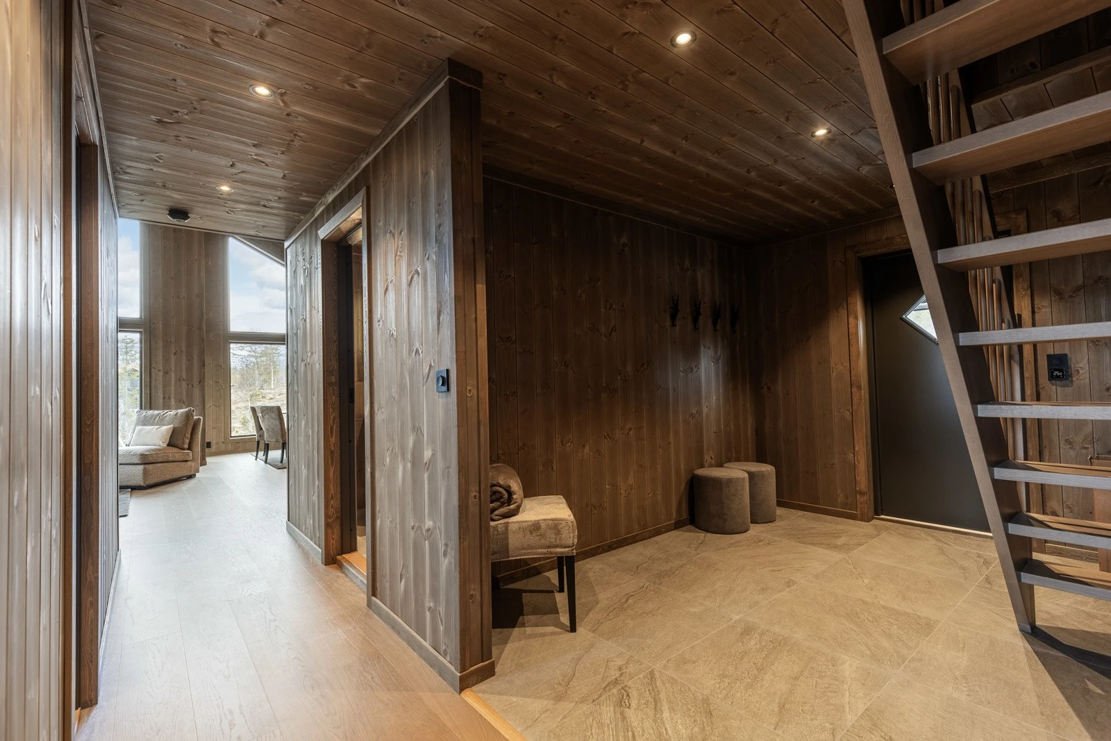 Romslig entre med mulighet for garderobe. Galleribilde