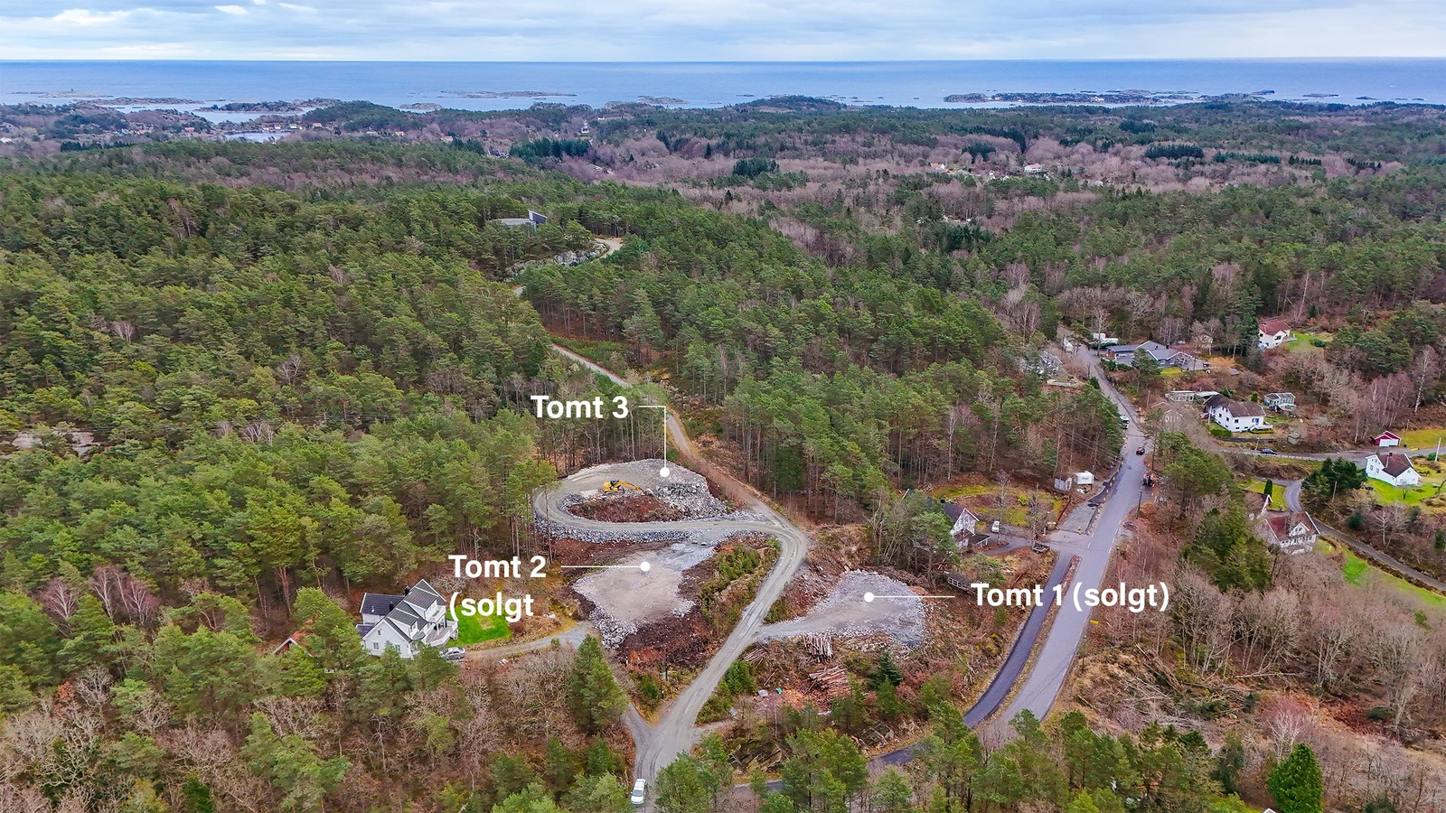 Oversikt tomt 3. Det er nå opparbeidet vei helt frem til tomten. Galleribilde