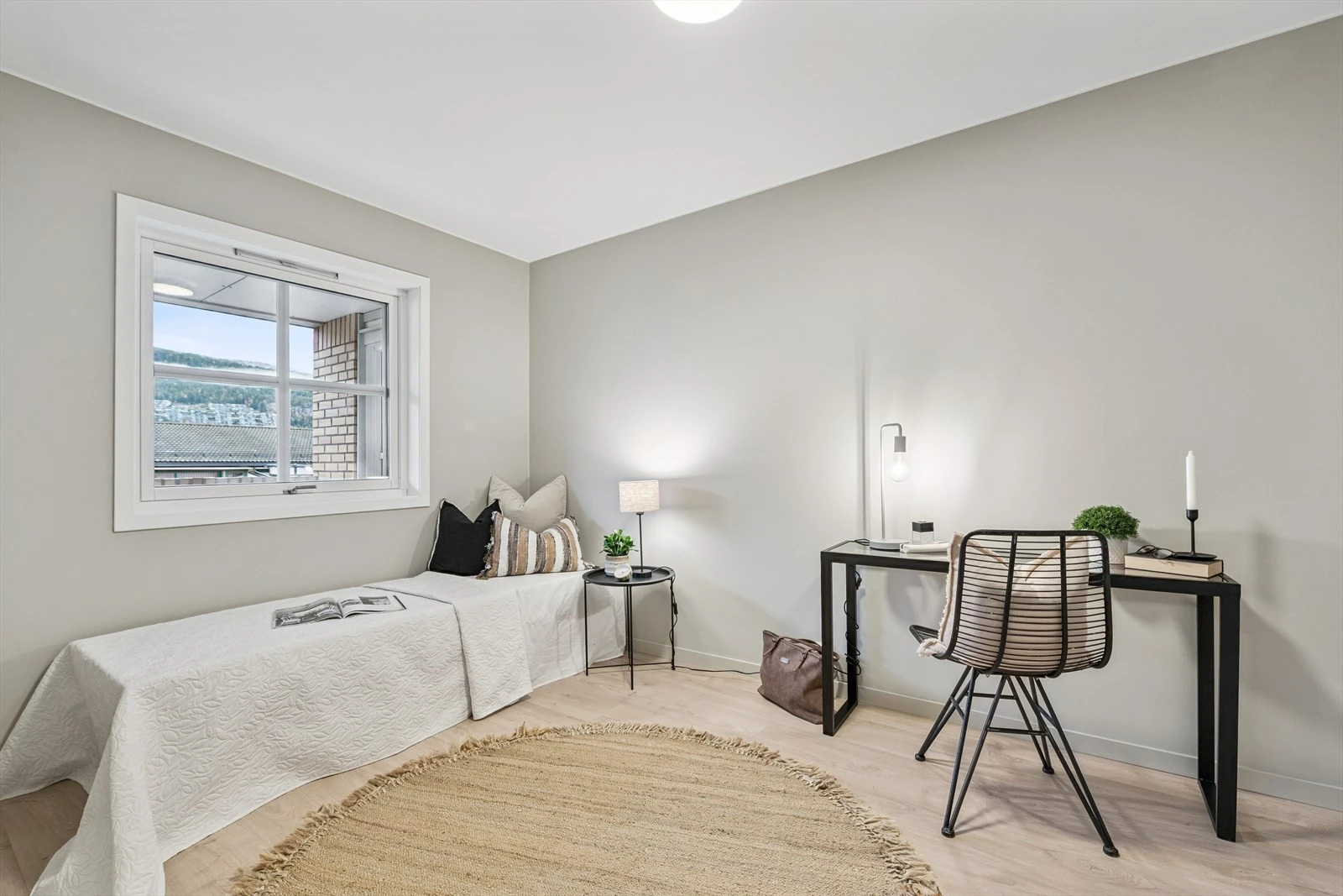 Soverom 2 er også romslig, lyst og pent