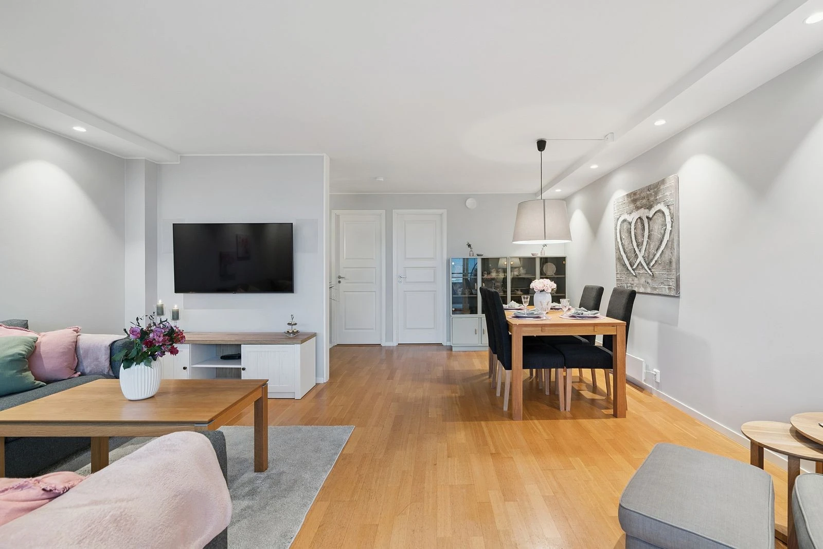 En sosial og innbydende stue - hjertet i boligen.