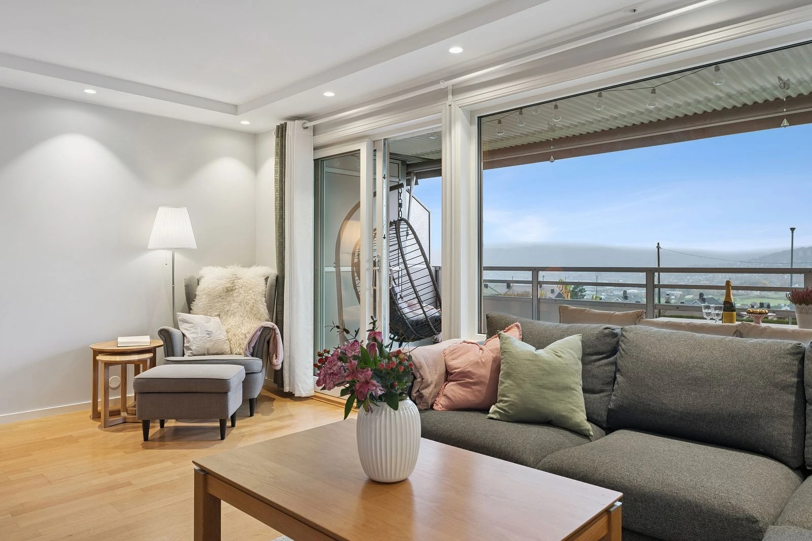 NBBO Eiendomsmegling v/Tomas Urbanik ønsker velkommen til visning i Kunterudveien 10C!