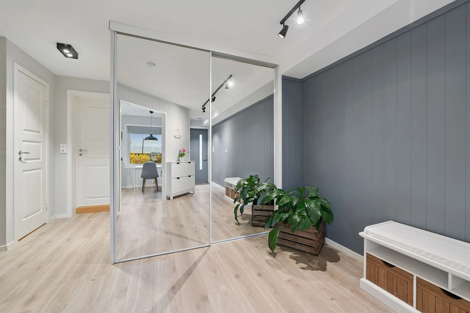 Et lekkert første møte med boligen - her føler du deg hjemme fra første stund.