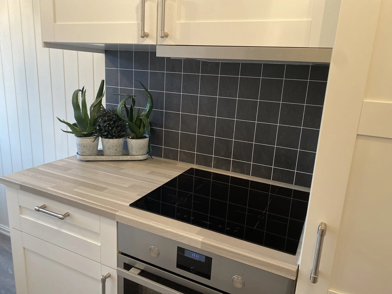 Selgers bilde - det er integrerte hvitevarer på kjøkken Galleribilde