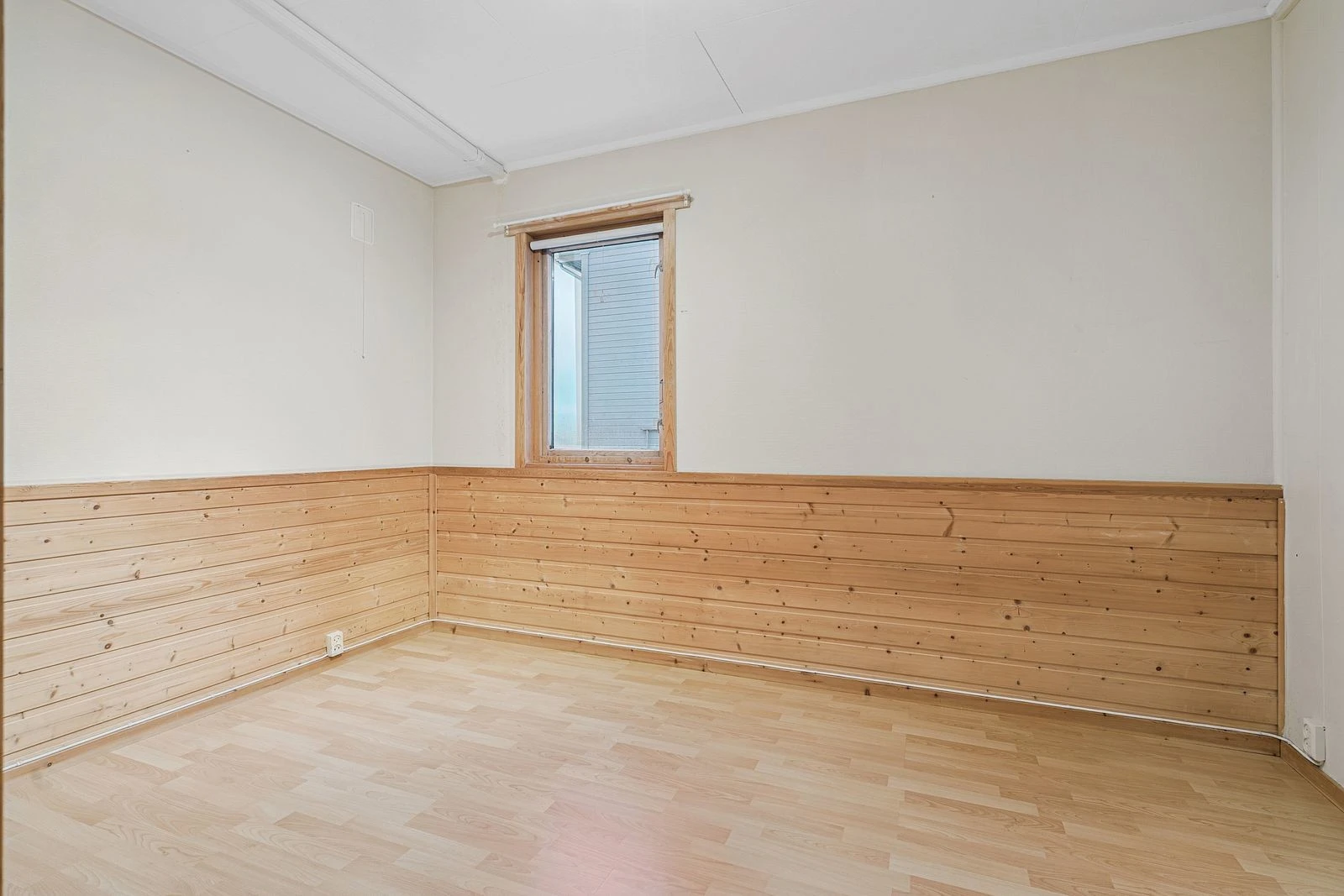 I 1. etasje finner du også to boder - Disse bodene er benyttet som soverom men ikke godkjent for varig opphold Galleribilde