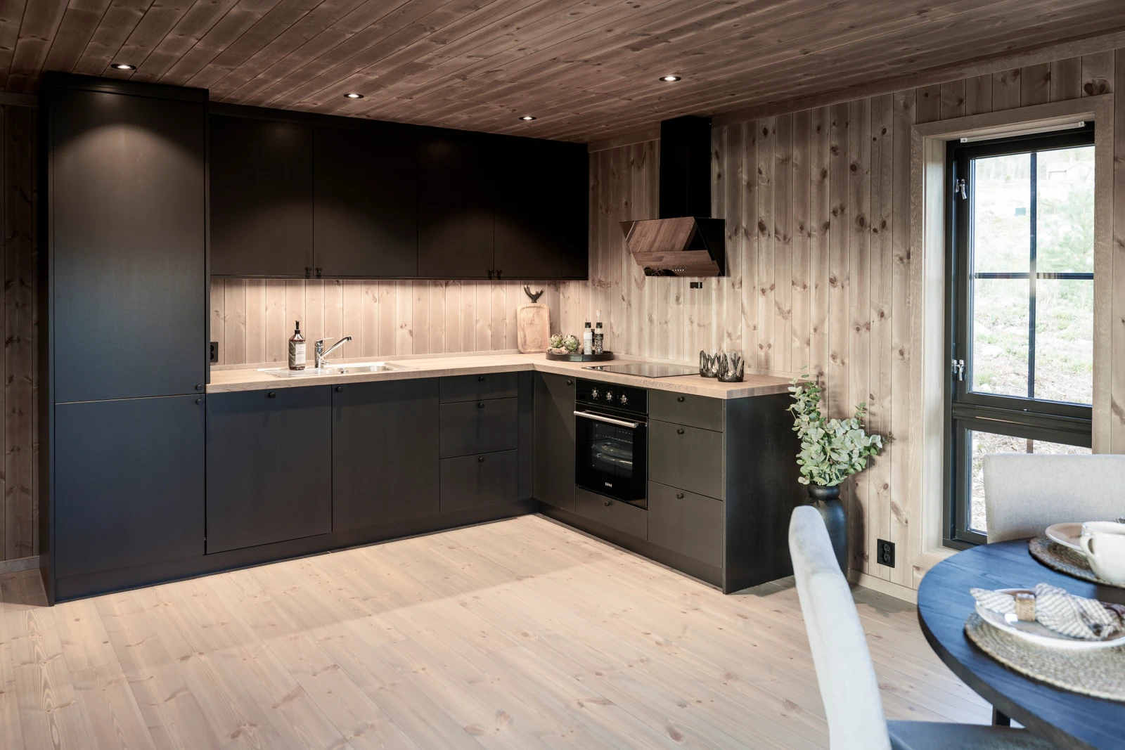 Tidløs kjøkkeninnredning fra Rodegård Interiør Galleribilde