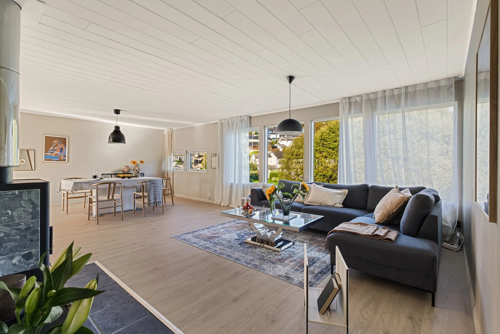 Vinduene i stuen er nye 3-lags vinduer fra 2024. Galleribilde