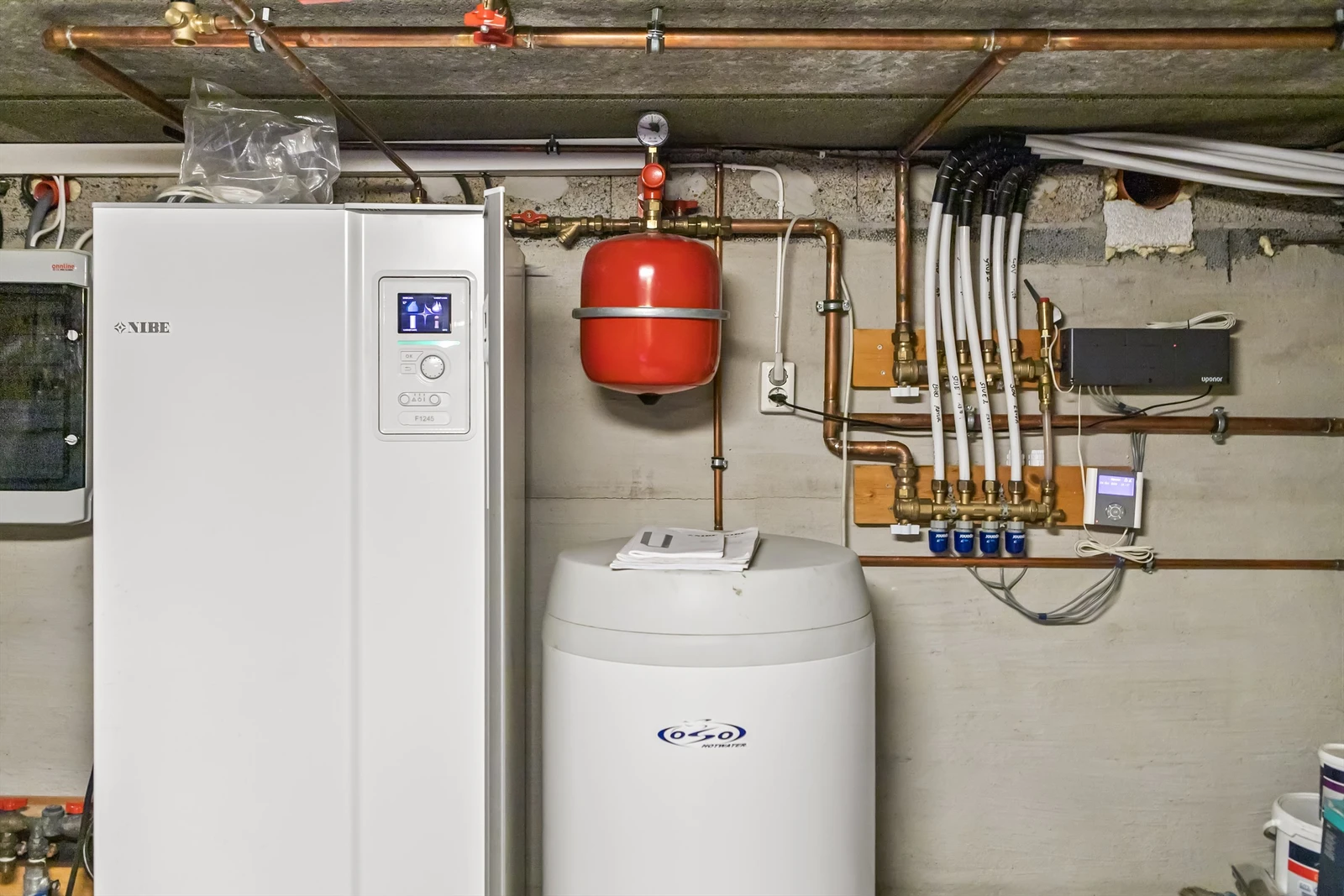 Vann til vann varmepumpe og vannbåren varme Galleribilde