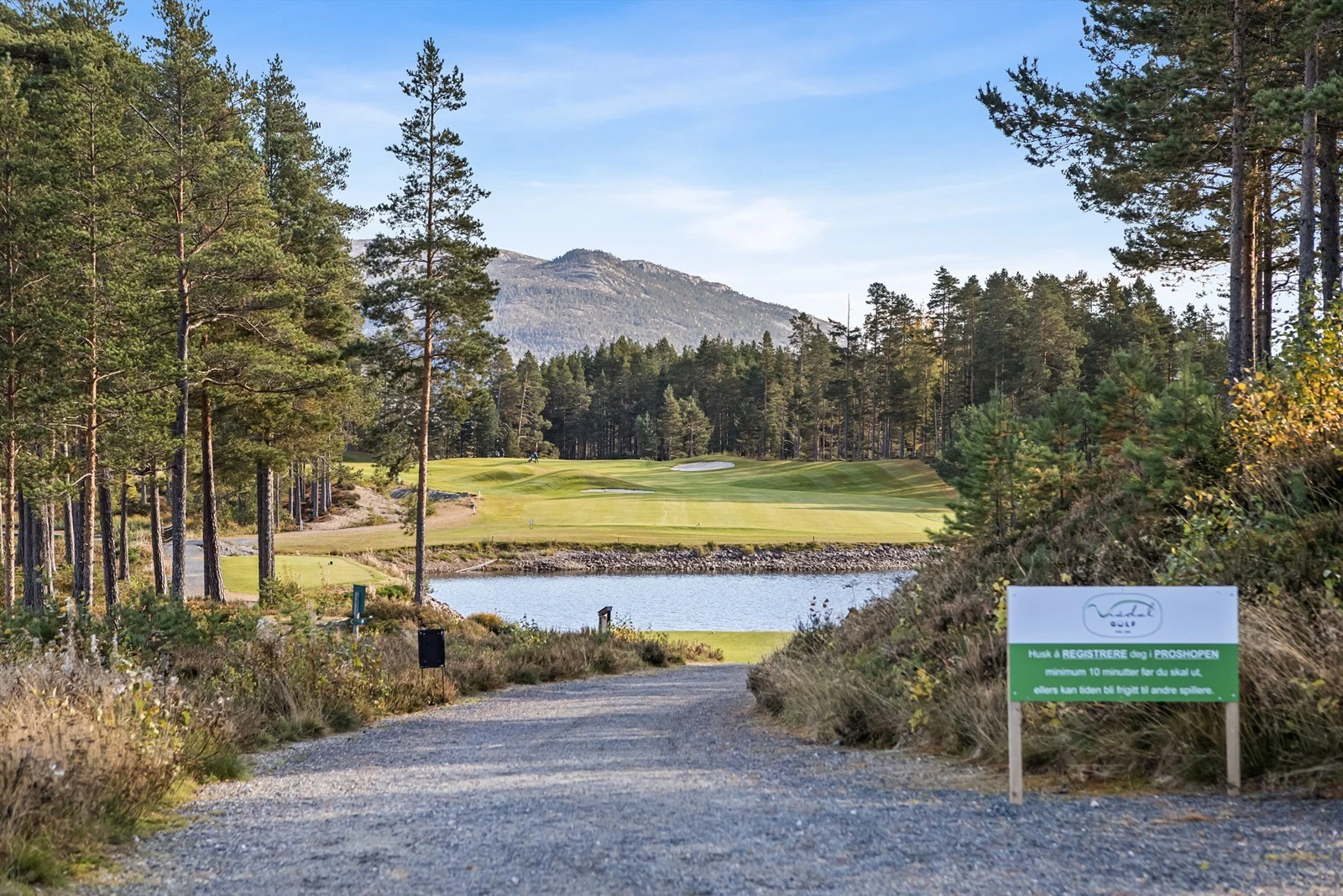 Golfbanen er attraktiv og med nydelig beliggenhet Galleribilde