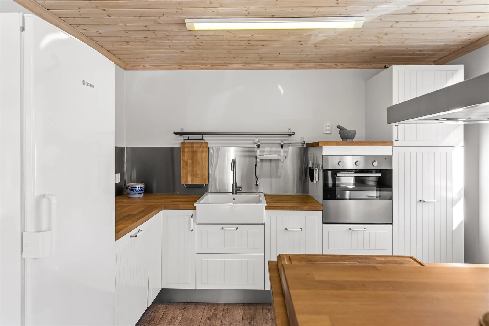 Heltre benkeplate og god arbeidsplass Galleribilde