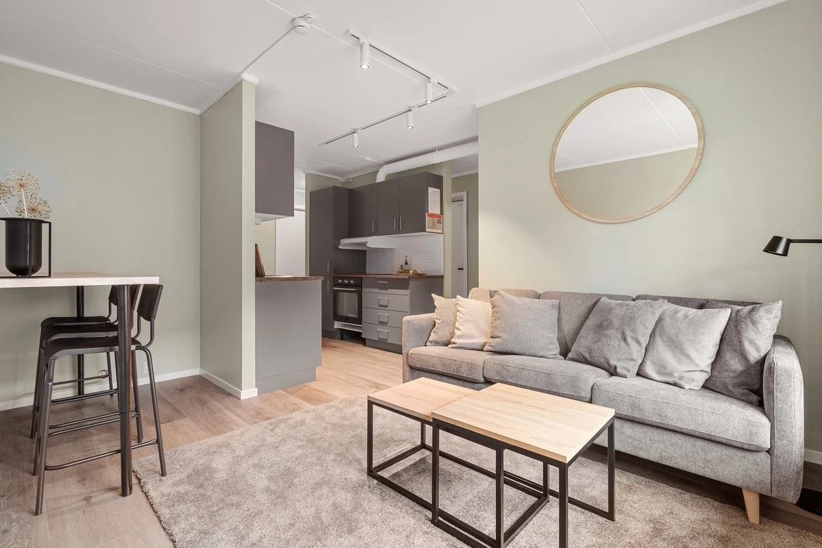 Stue med åpen løsning til kjøkken Galleribilde