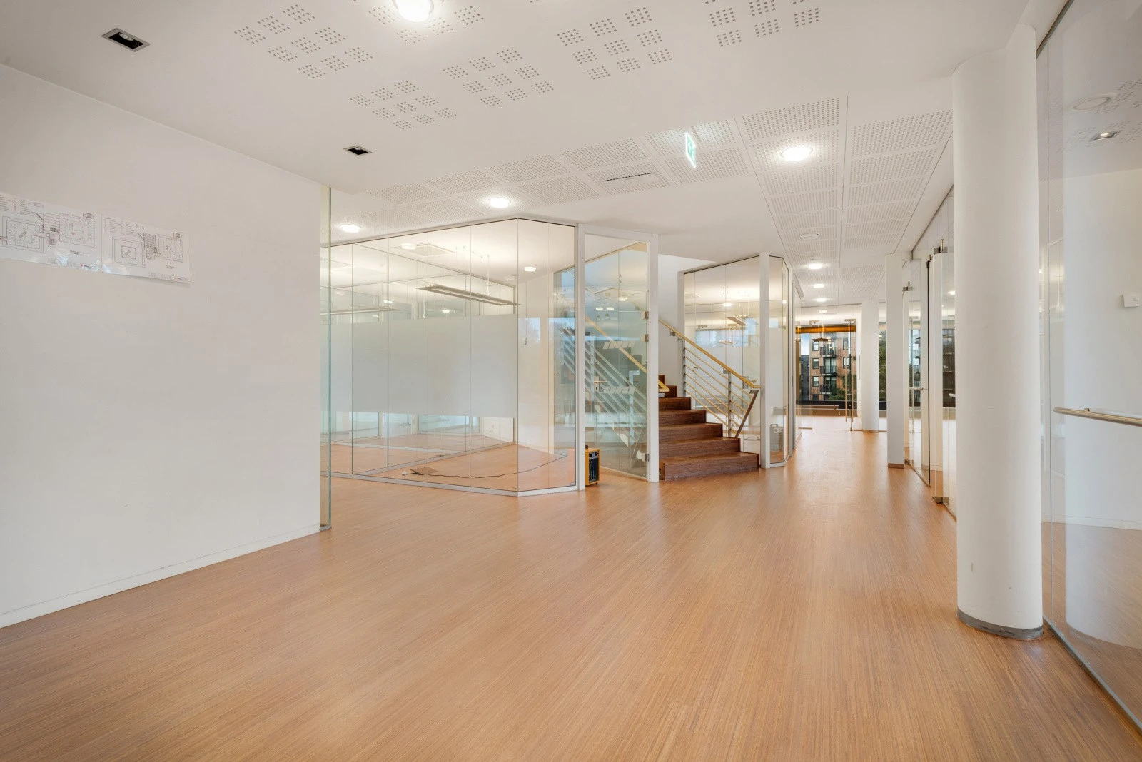 Lokalene er godt vedlikeholdt og kan overtas "slik de er" eller tilpasses for nye leietakere. Galleribilde