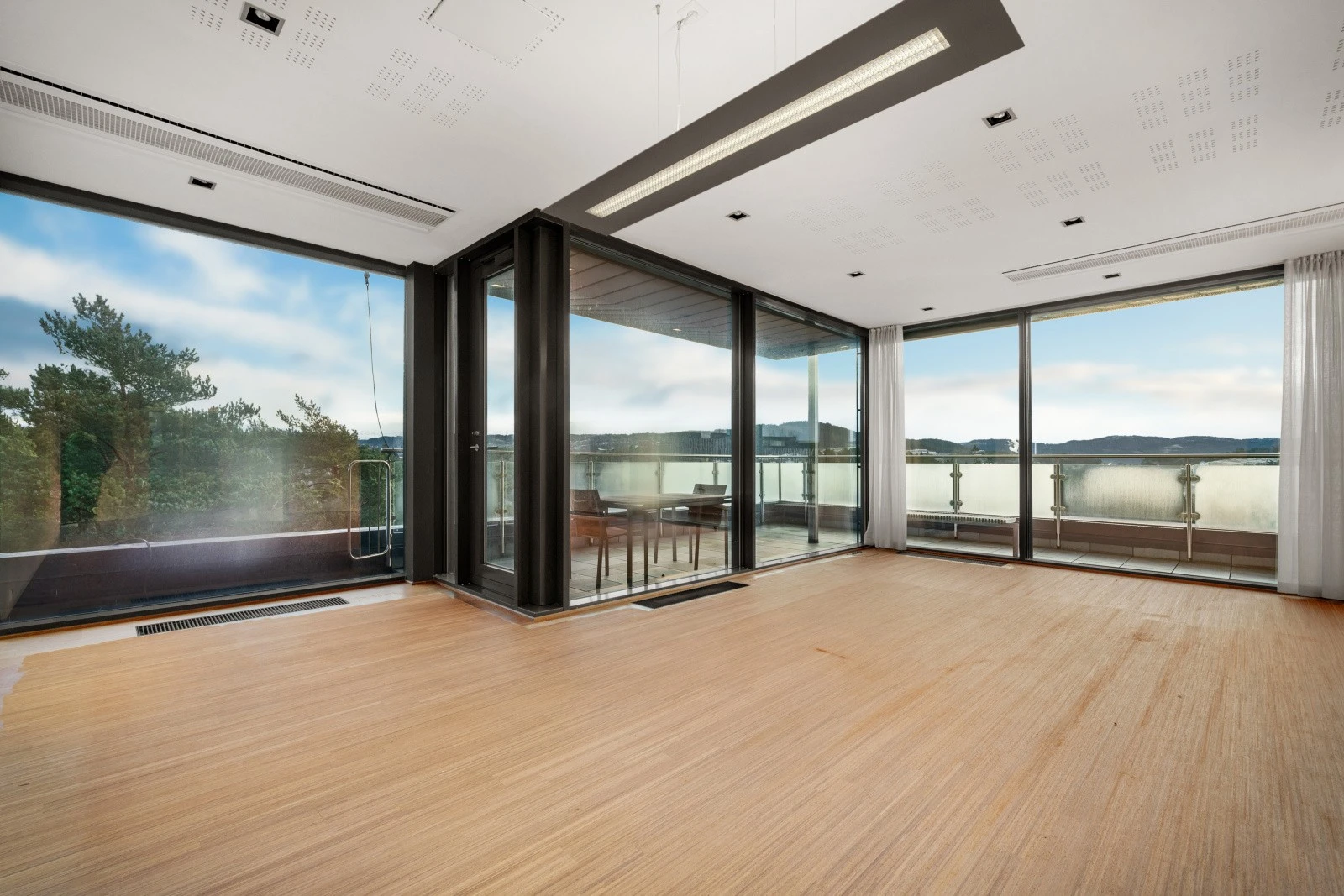 De aktuelle lokalene i toppetasjene består av to "blokker" på ca. BTA 700 m². Galleribilde