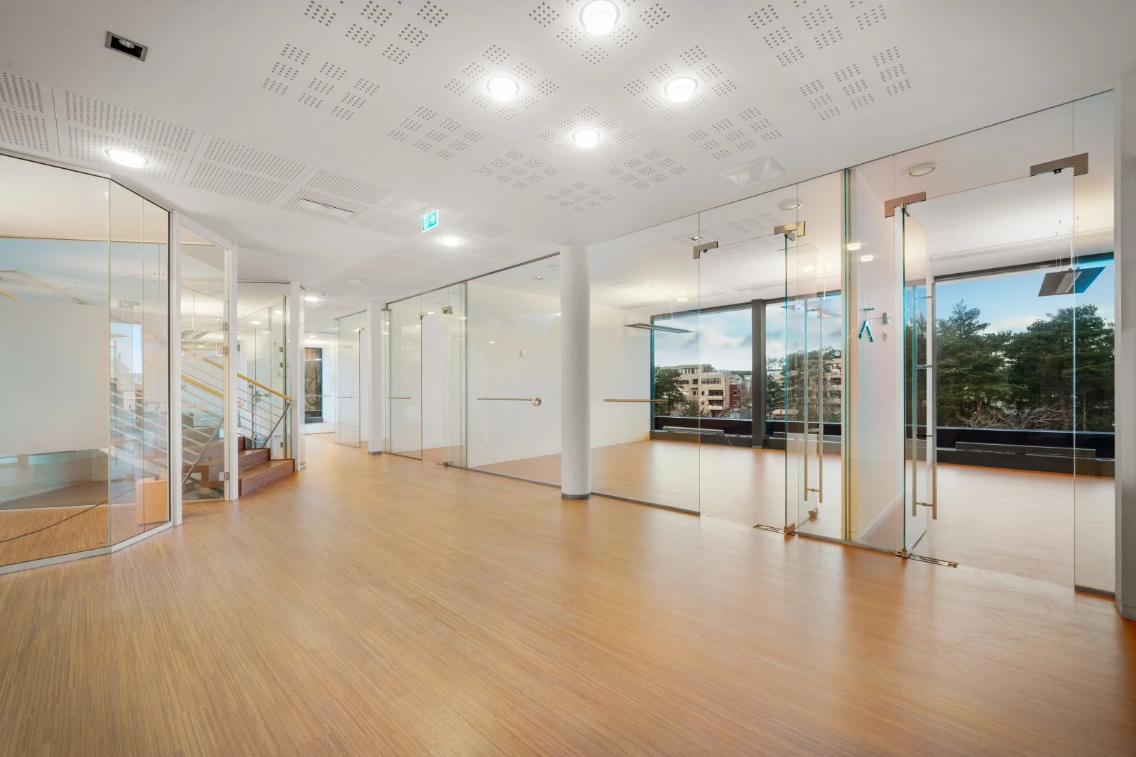 Lokalene er godt vedlikeholdt og kan overtas "slik de er" eller tilpasses for nye leietakere. Galleribilde