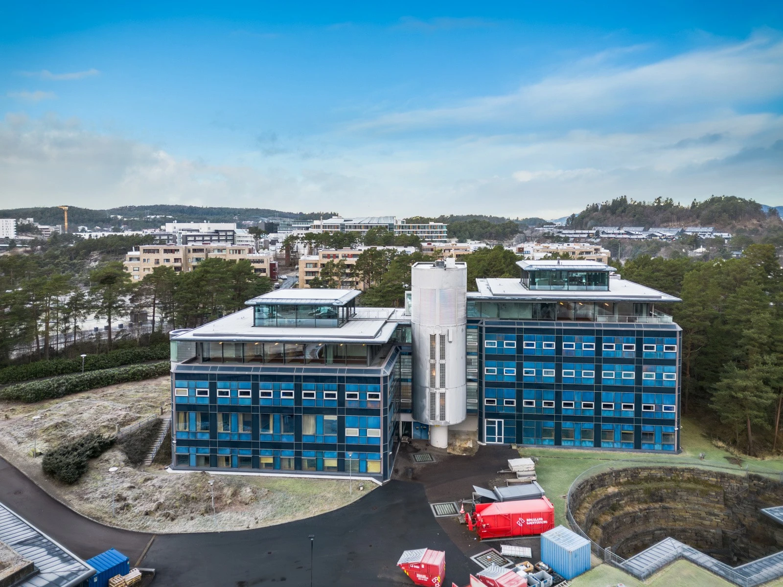 Med en total arealramme på opptil 6 200 m² og mulighet for å leie per etasje (ca. 1 200 m²) eller mindre seksjoner, er dette et perfekt valg for både etablerte selskaper og vekstbedrifter. Galleribilde