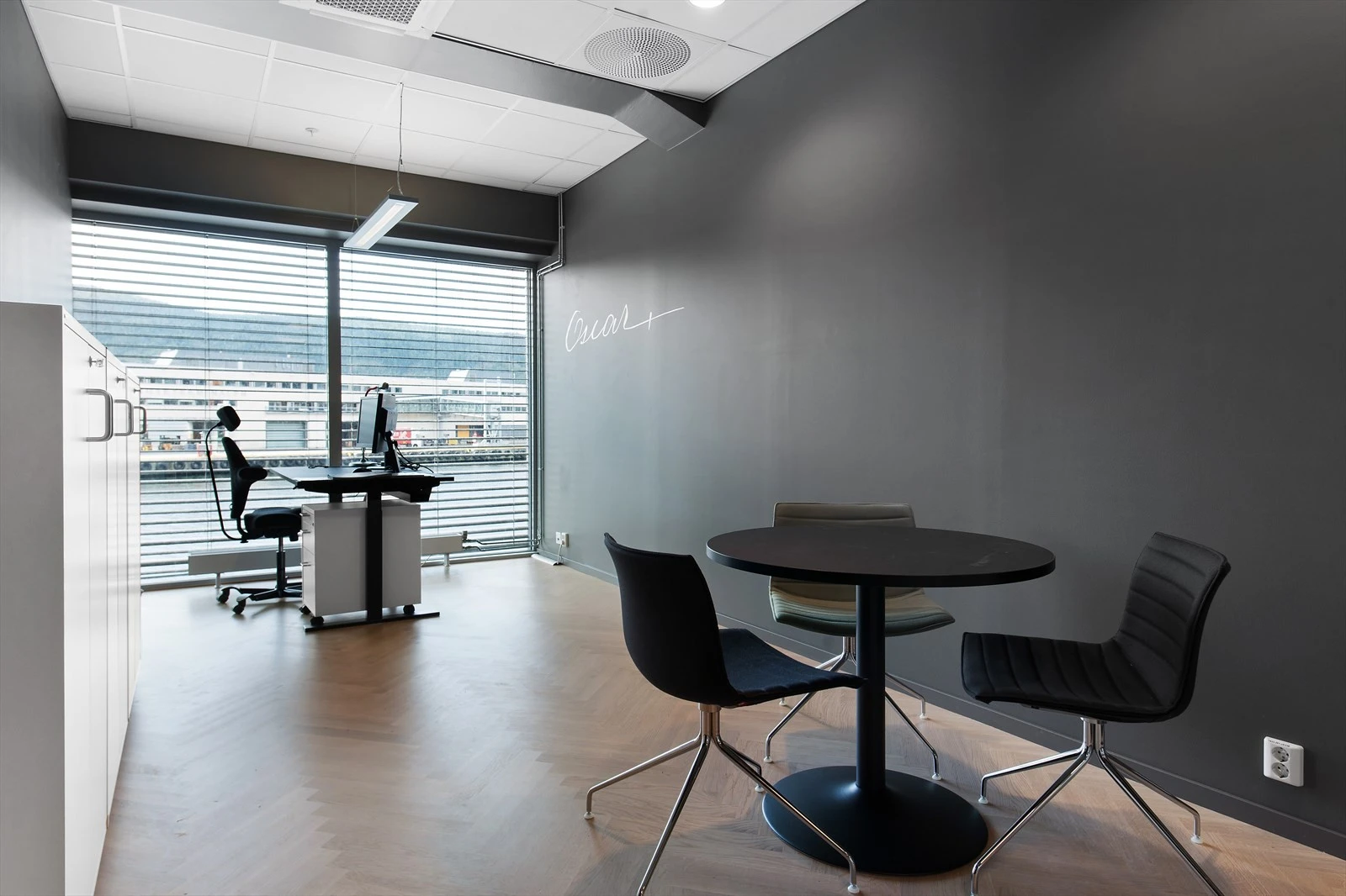 Bilder fra cellekontor i ledige lokale i 2.etg. BTA 554 m². Galleribilde