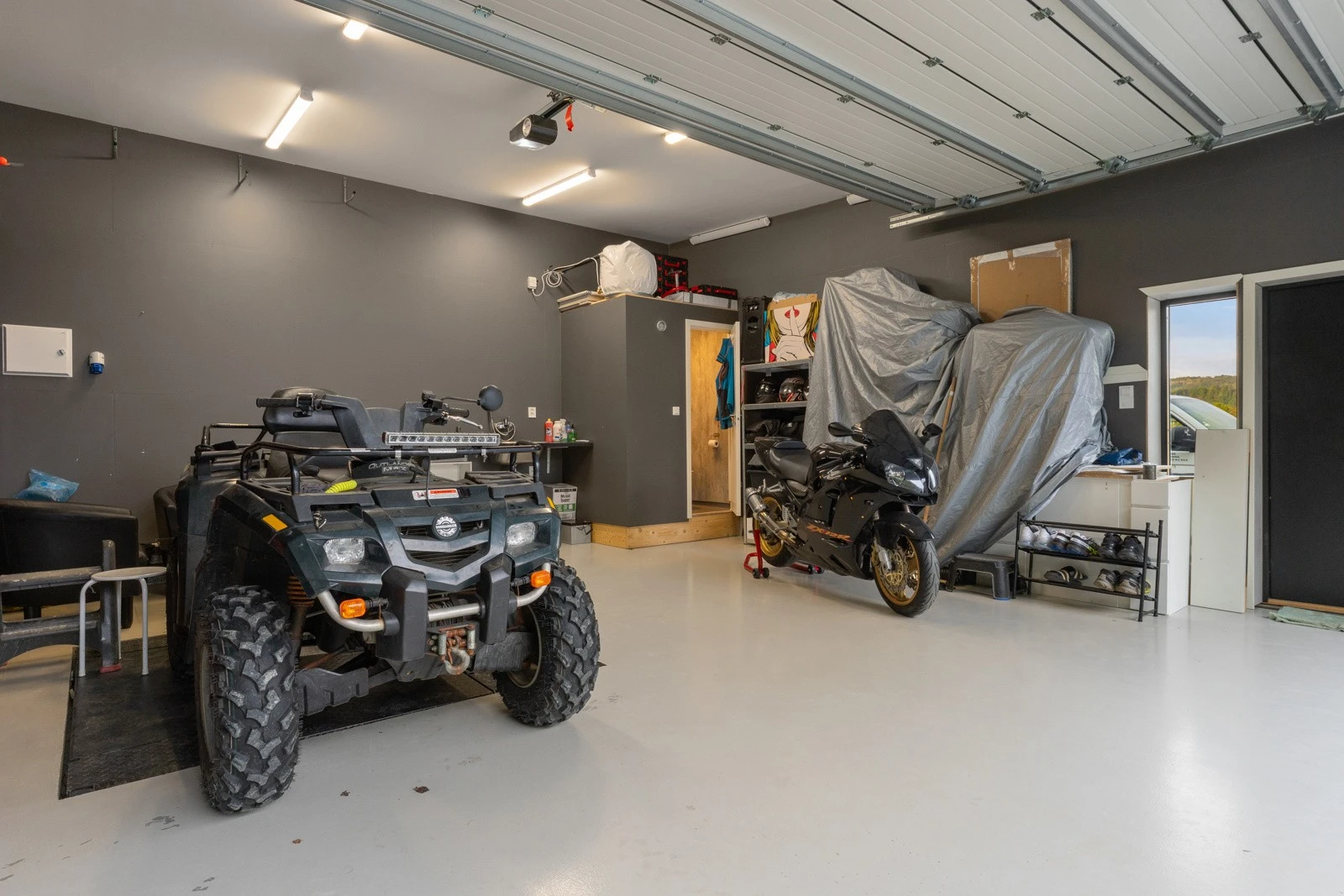 I garasjen er det opplegg for 2 stk el-billader (trekkerør og bokser). Galleribilde