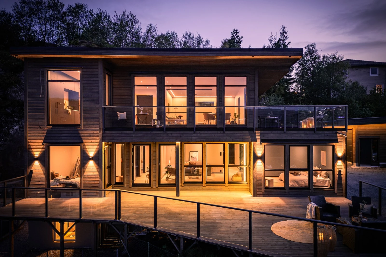 Av dagligvarebutikker finner en Rema 1000 Godvik og Kiwi Godvik kun en kort spasertur unna. Galleribilde