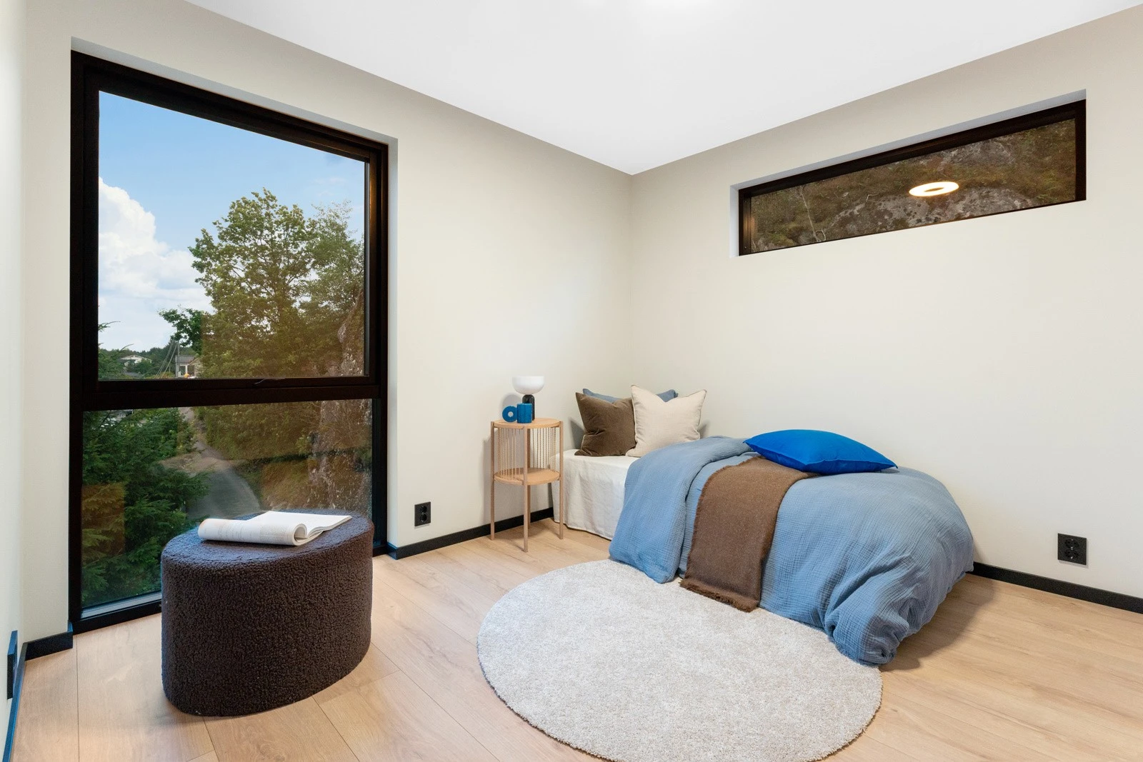 Soverommet holder 9 kvm og her kan en fritt møblere med dobbeltseng, skap, kommode, skrivebord etc. Galleribilde