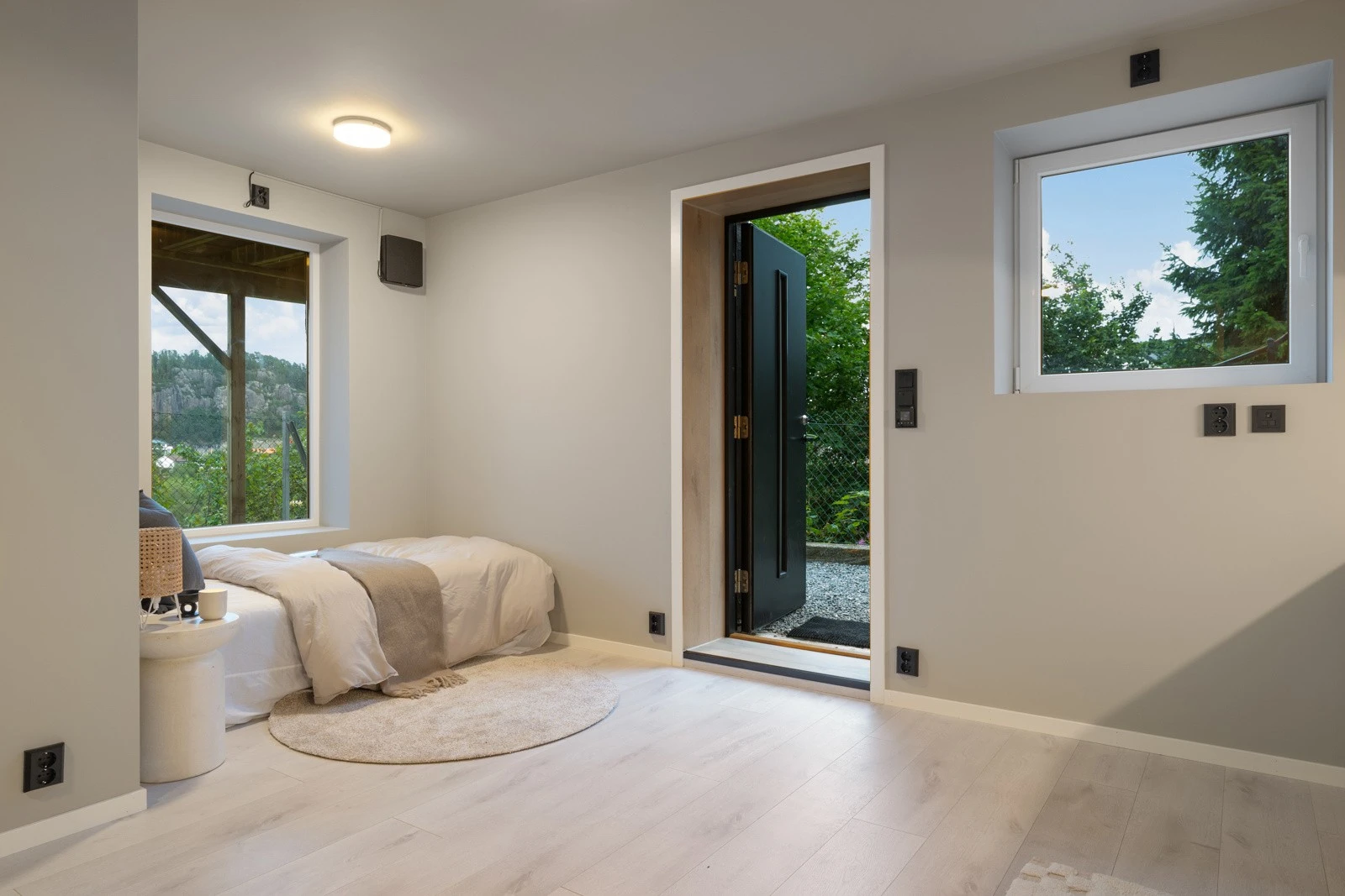 Vi kommer så ned i hybelen/underetasjen, her er det ikke godkjent for varig opphold. Søknadspliktig tiltak. Galleribilde