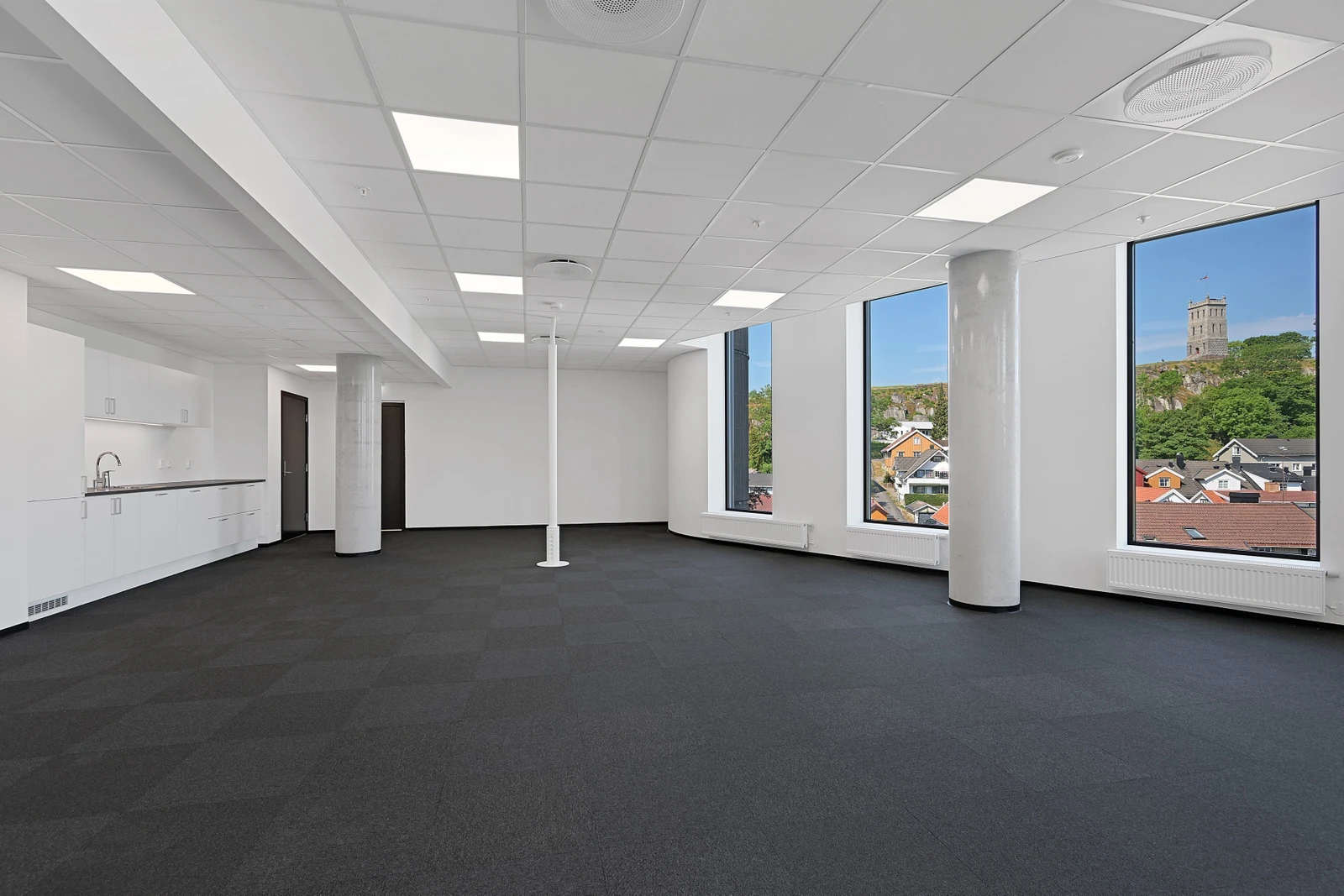 Lyse og luftige lokaler med gode møbleringsmuligheter
Foto: Kristian Bollæren Galleribilde