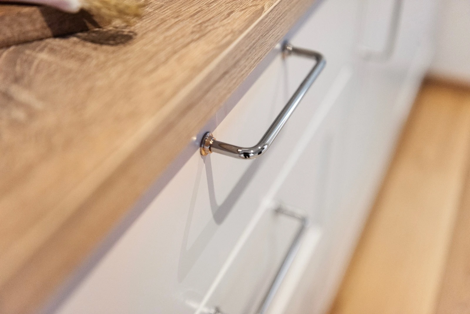 Med god skap- og benkeplass får du både funksjonalitet og komfort til matlaging og oppbevaring Galleribilde