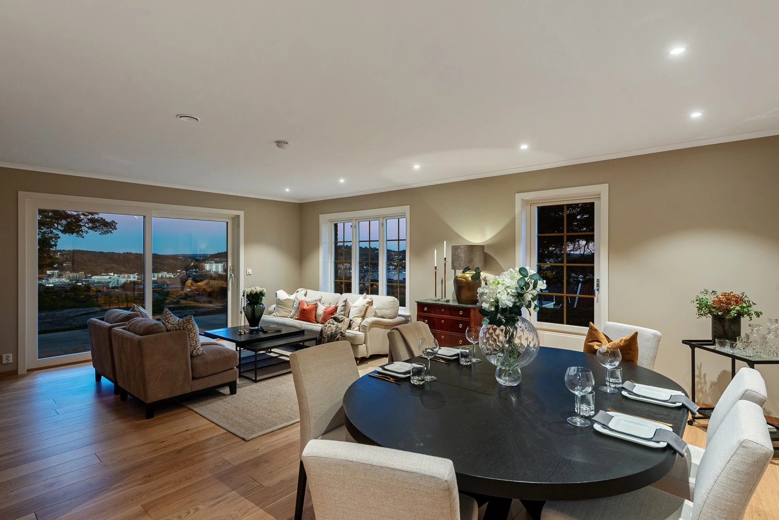 Hauanveien by night Galleribilde