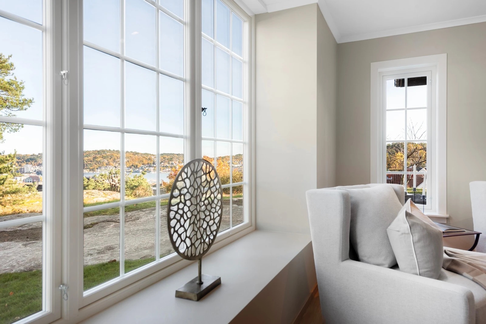 Fra dette store ekstrarommet/hovedsoverom kan du lene deg tilbake og nyte en imponerende panoramautsikt Galleribilde