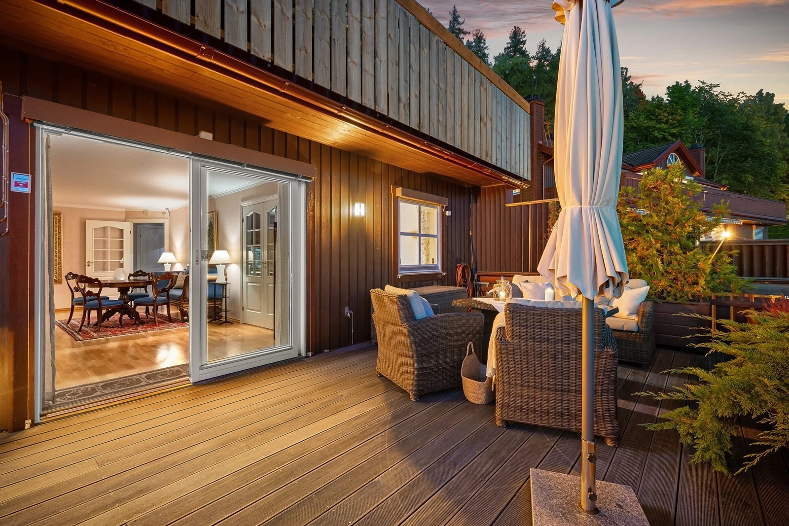 Delvis overbygget terrasse på ca. 77 kvm Galleribilde