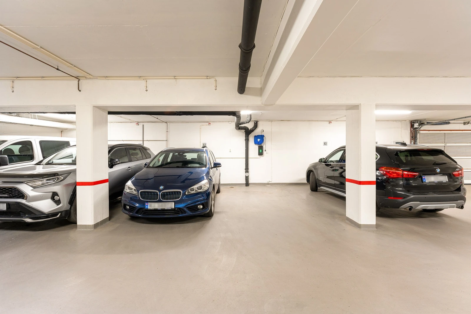 2 tilhørende garasjeplasser med el-billadere (fra 2021) Galleribilde