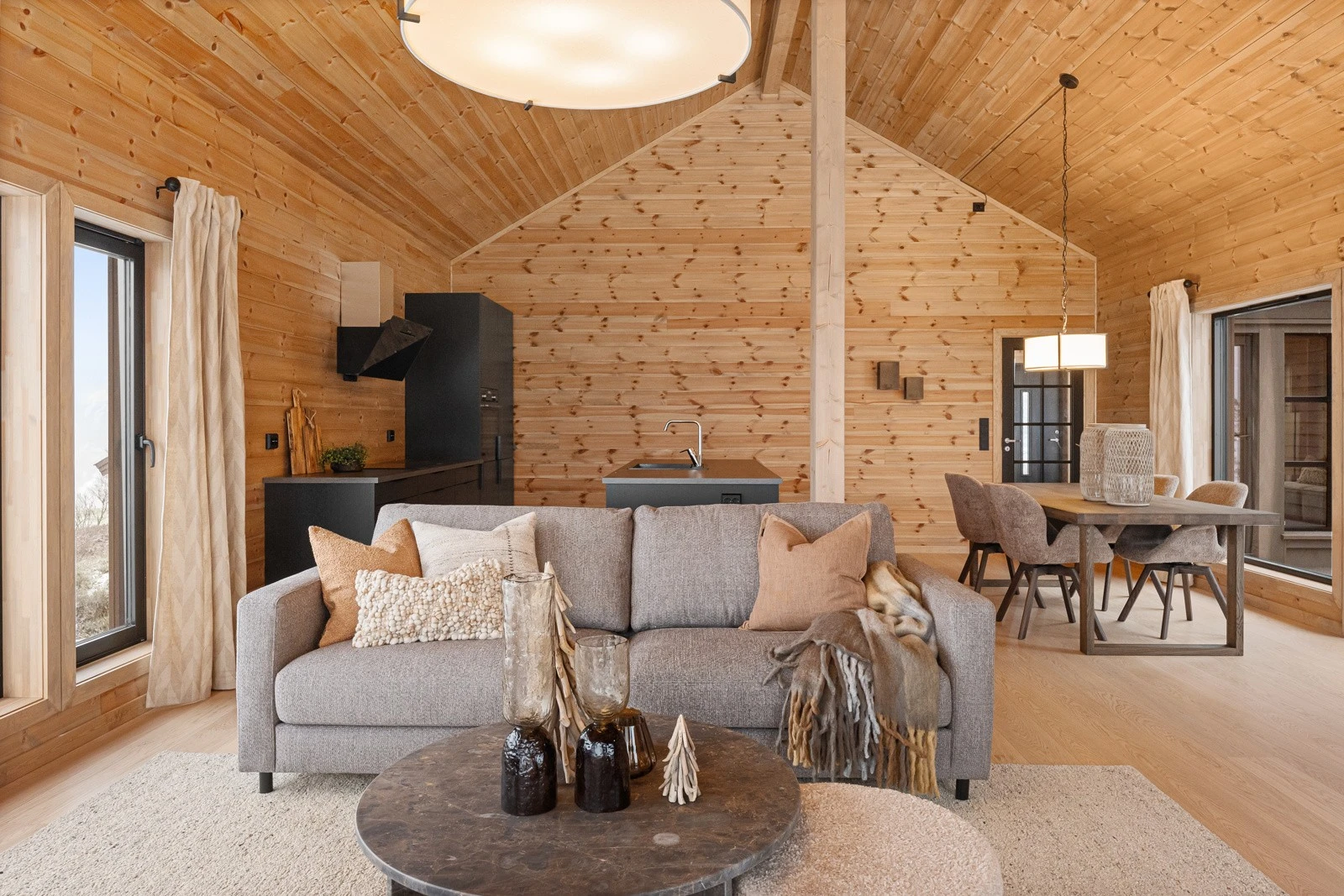 Sosialt med åpen stue og kjøkkenløsning. Galleribilde