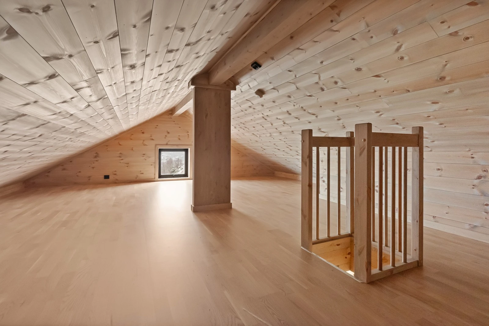 Hemsen er alltid en sikker vinner for barna. Ekstra soveplasser, lekerom og evt til ekstra lagring. Galleribilde