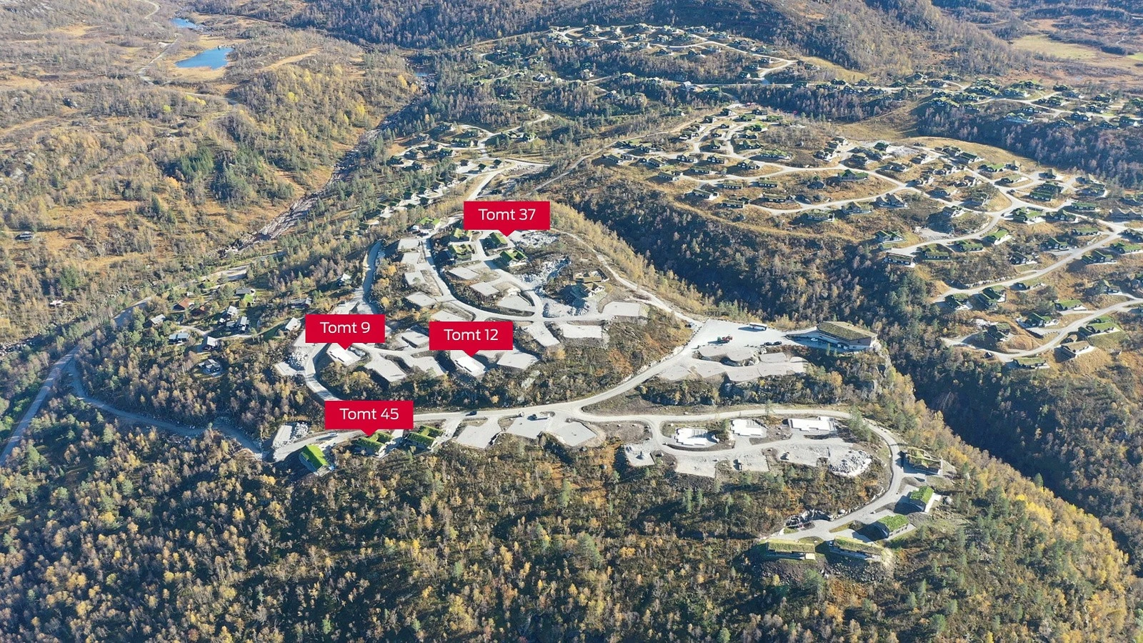 Hønedalen har lenge vært et av Sirdals desidert mest populære hytteområder, og nå dette er siste mulighet for å få seg en ny hytte Fra Øster Hus i dette området! Galleribilde