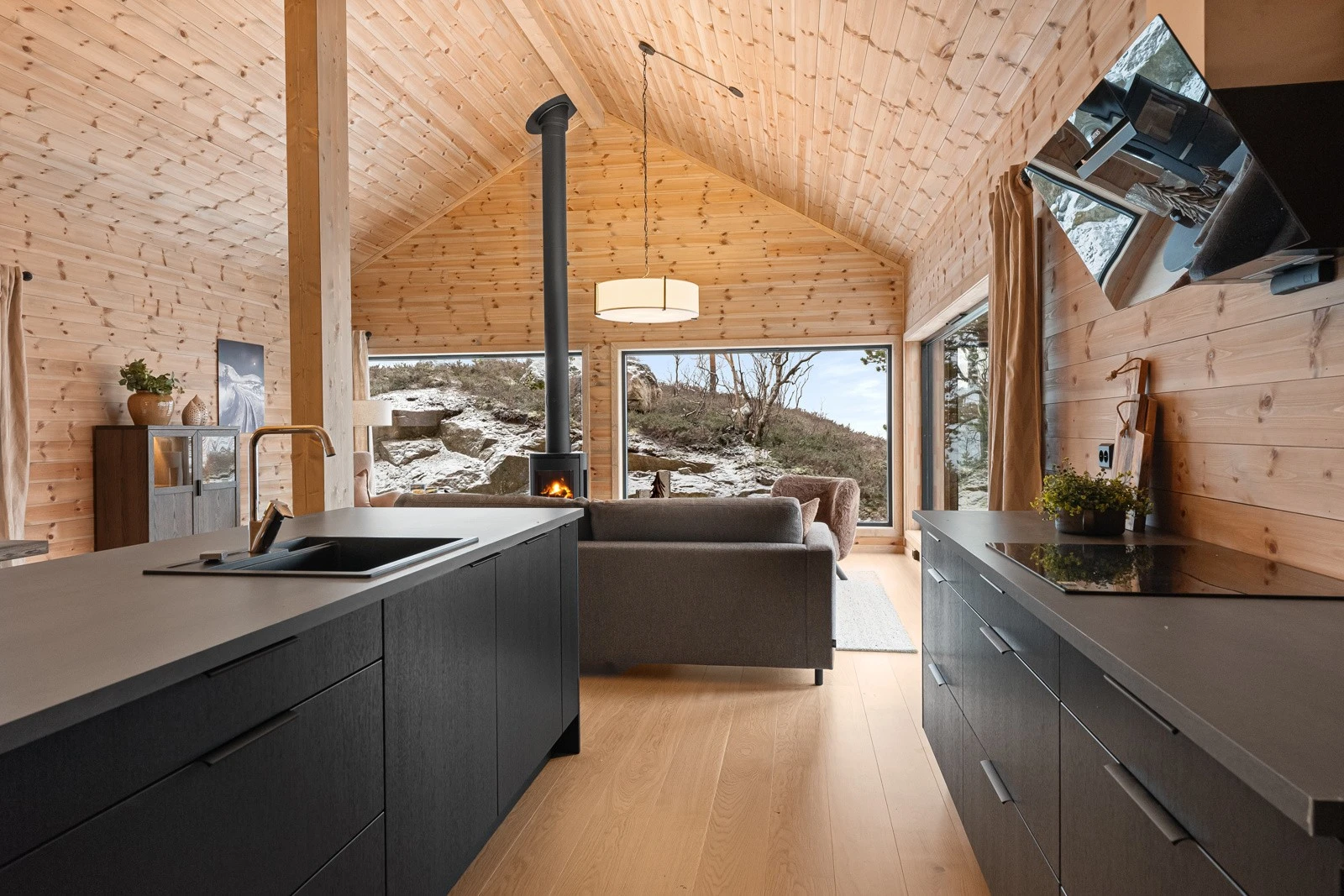 Visning hver dag 14.00-16.00 hele høstferien! Galleribilde