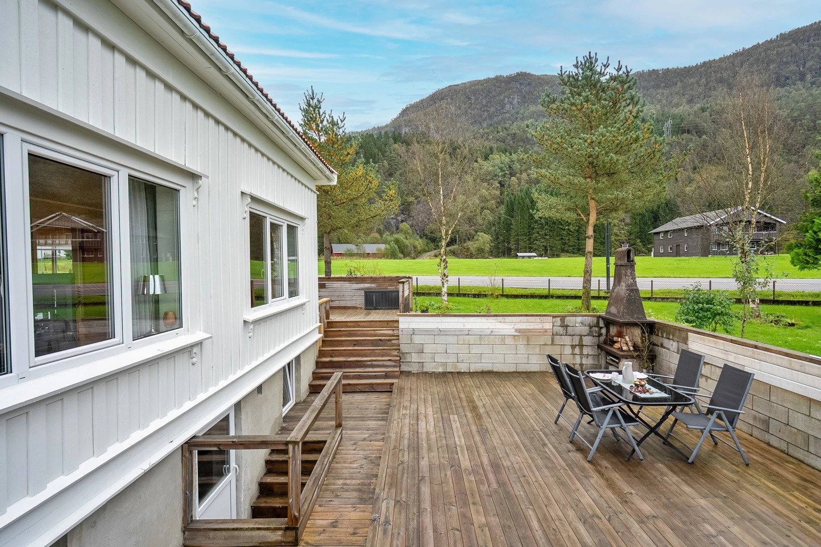 Uteområdene er usjenerte og lune, og byr på gode solforhold gjennom dagen. Galleribilde