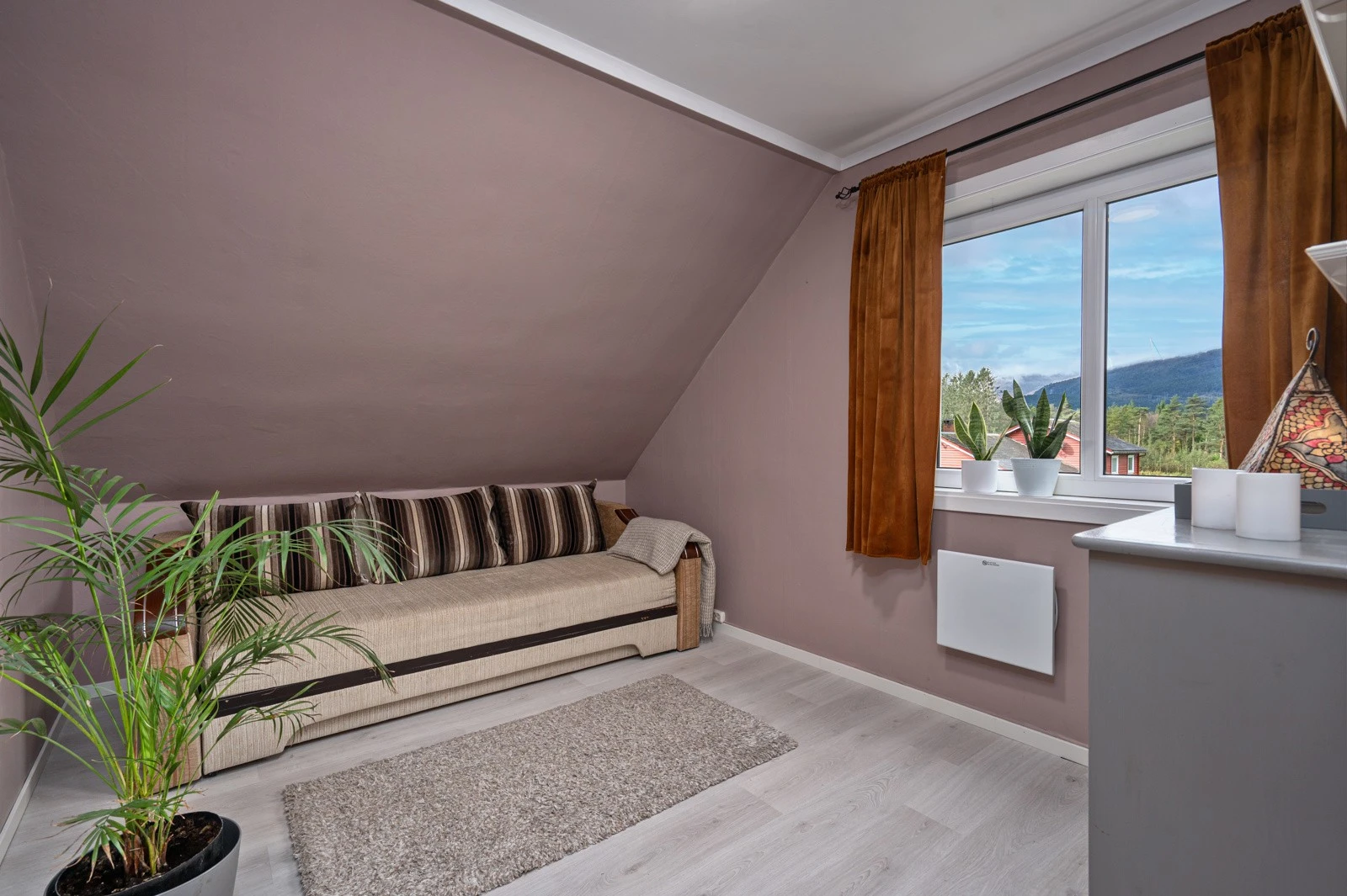 Gjesterom som også kan brukes som kontor. Galleribilde