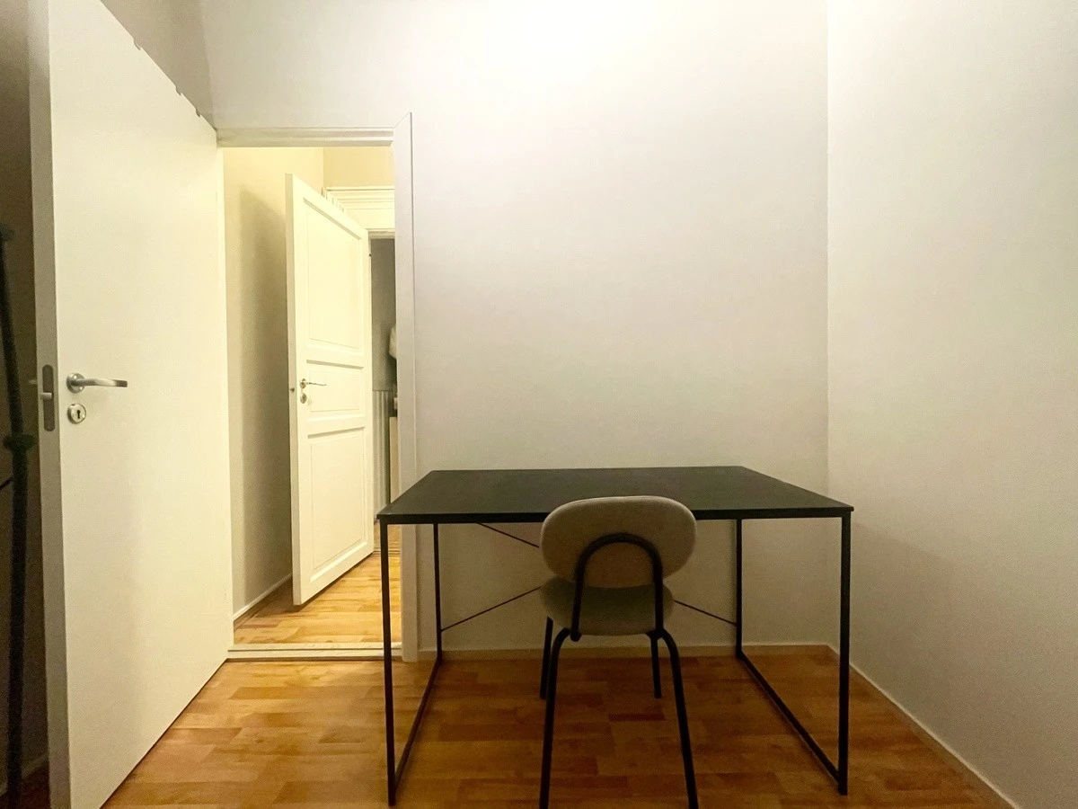 Room 2: 7500 Galleribilde