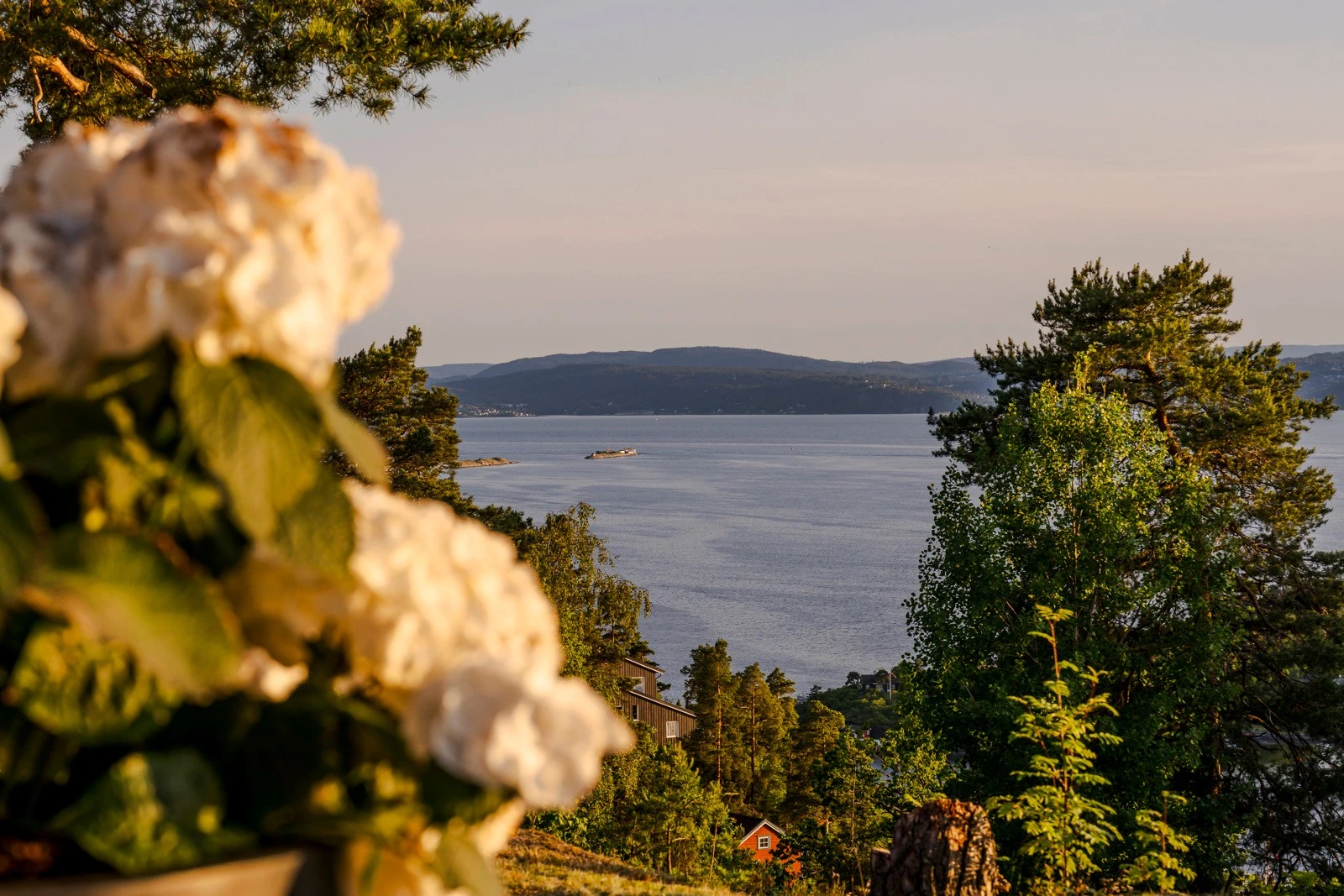 Vidstrakt utsikt over Oslofjorden og innseilingen til hovedstaden. Galleribilde