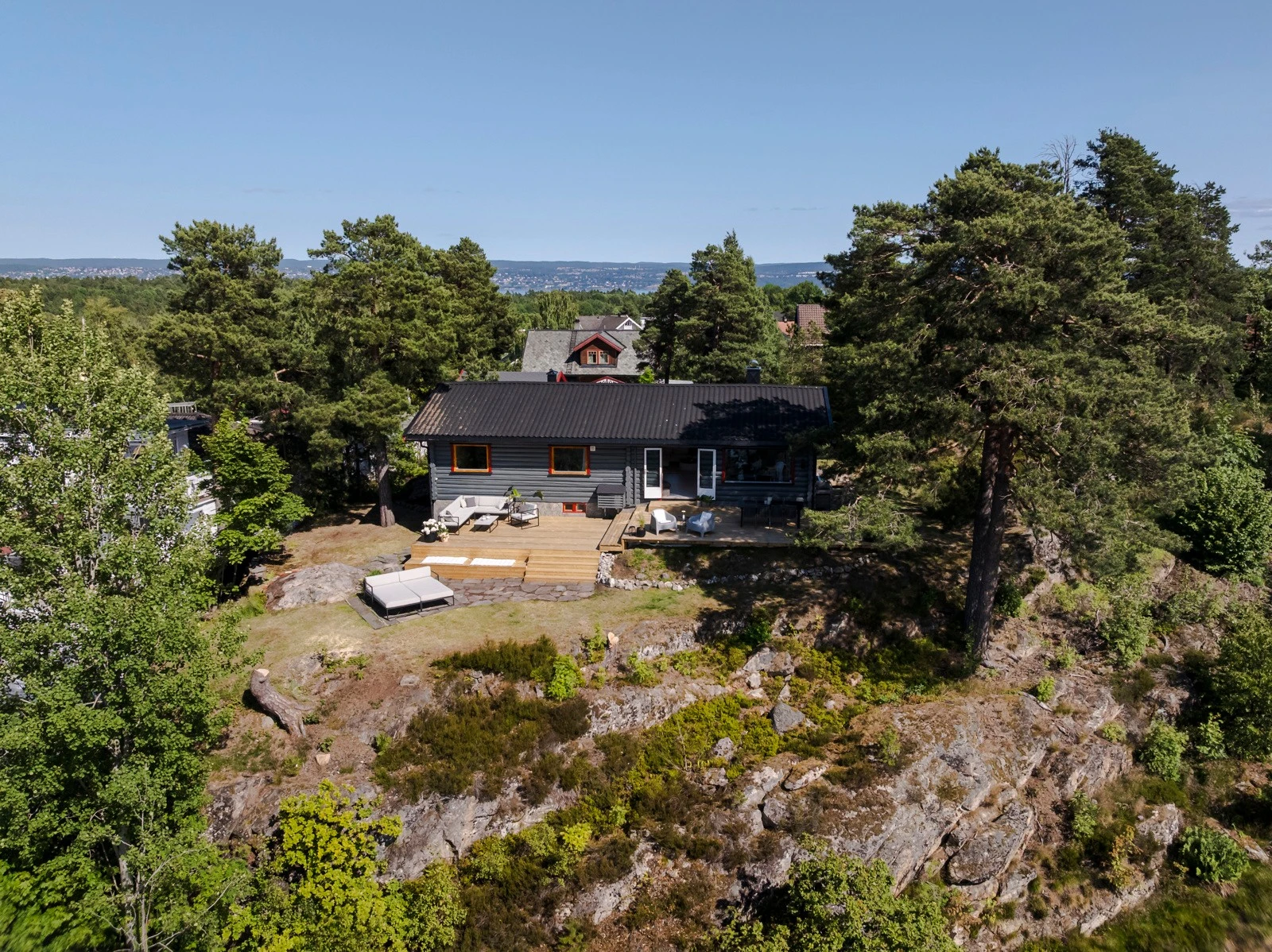 Området har et godt utvalg av skoler og barnehager som legger til rette for barnefamilier. Galleribilde