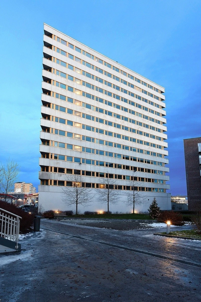 På Bjerkebanen Apartments bor du i en trekantet skyskraper med utsikt over hele Oslo. Galleribilde
