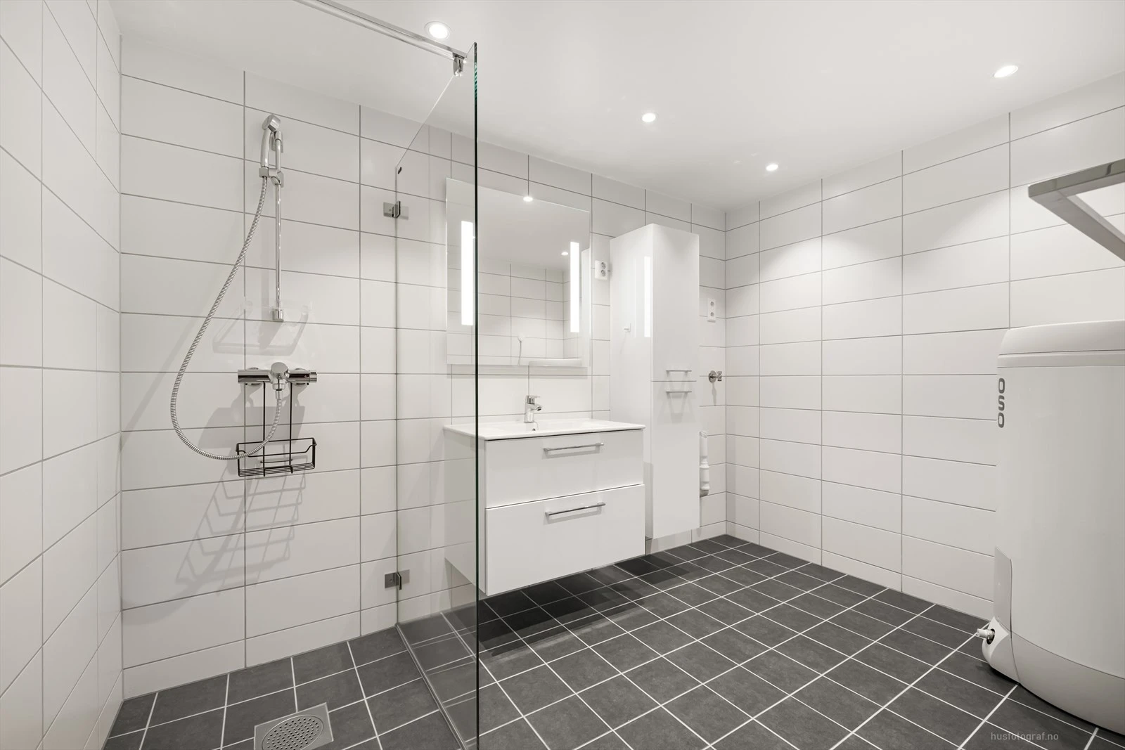 Oppusset nytt bad, meget romslig.