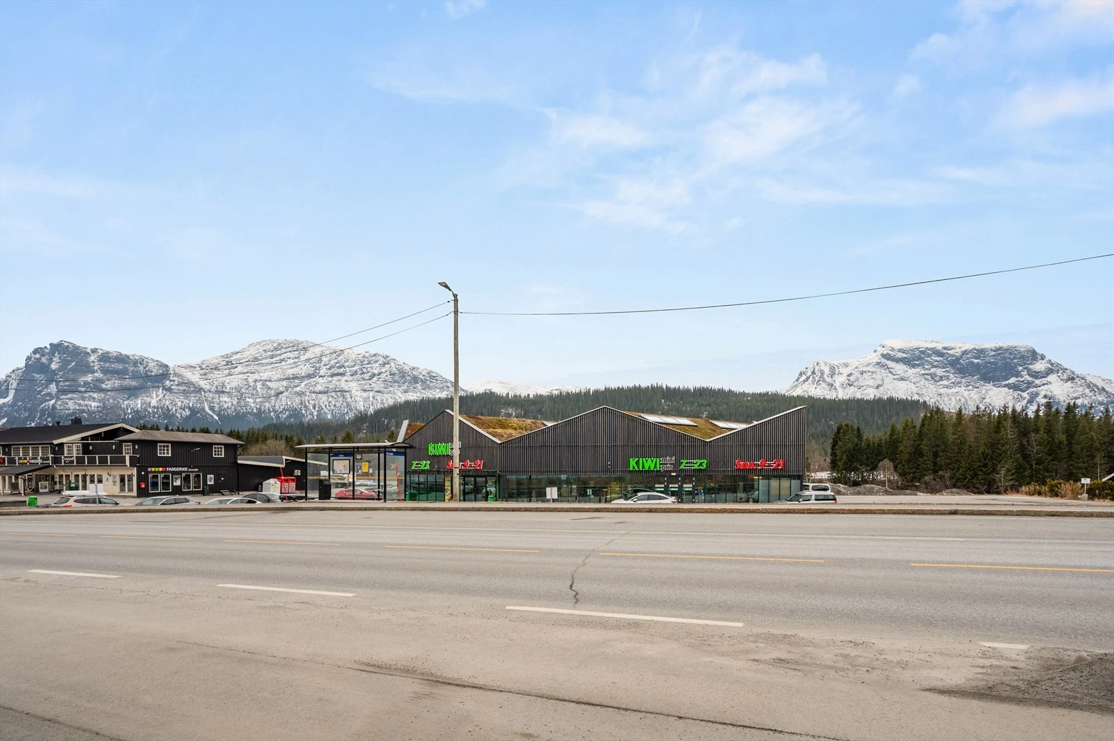 Eiendommen ligger idyllisk til rett i nærheten av elva Heimsil. Galleribilde