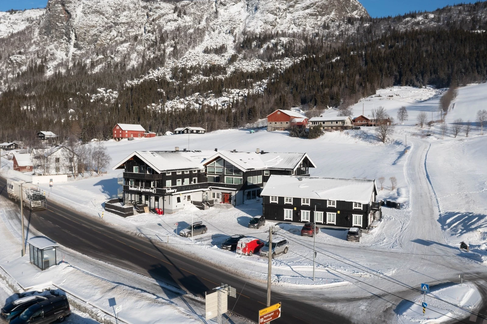 Fasaden til Lykkjavegen 1 Galleribilde